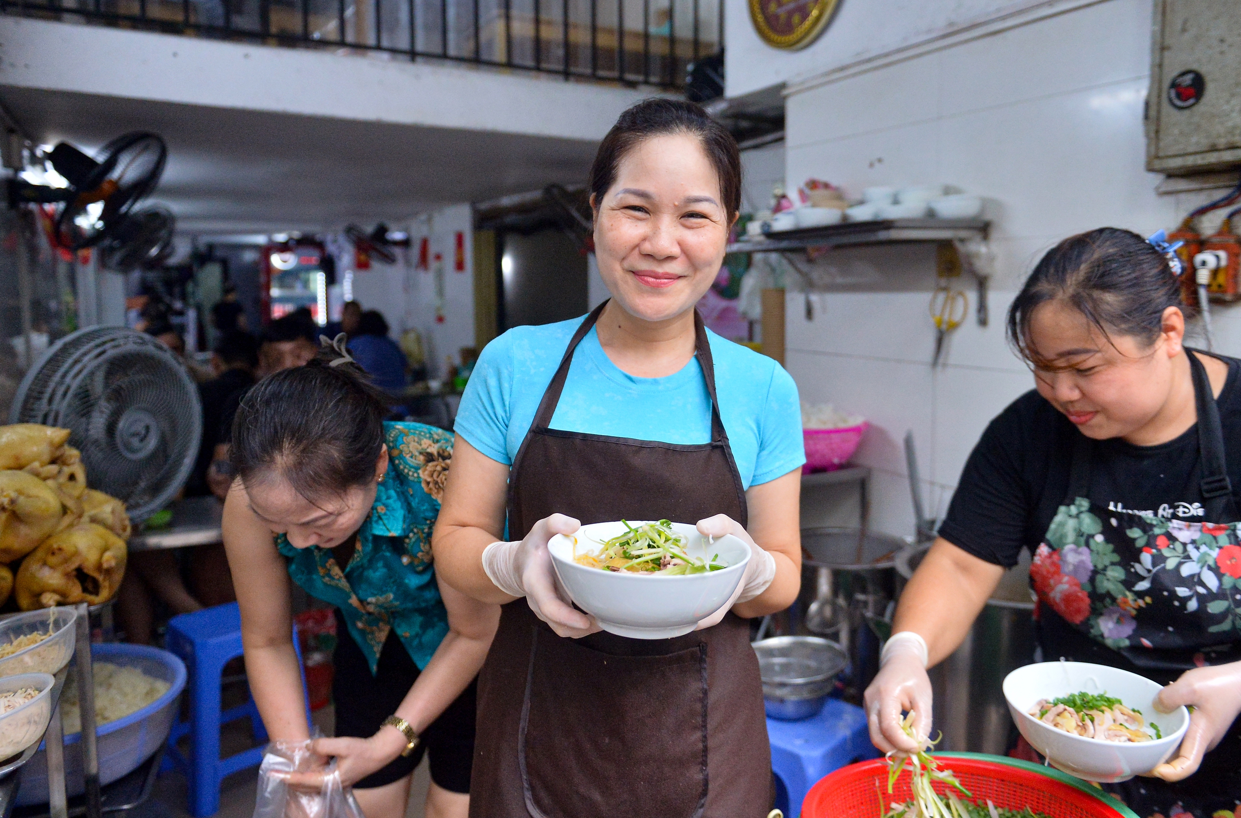 Qu&aacute;n phở lần đầu được Michelin vinh danh nhưng chủ qu&aacute;n kh&ocirc;ng đến v&igrave; nghĩ 'lừa đảo'- Ảnh 3.