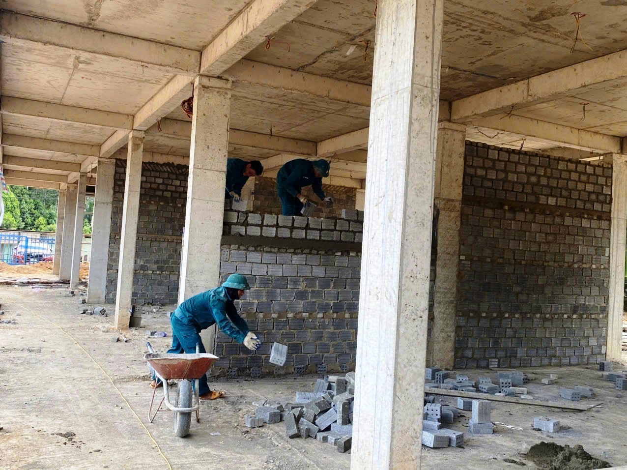 Những người l&iacute;nh 'ăn nắng, ngủ gi&oacute;' x&acirc;y ước mơ cho bu&ocirc;n l&agrave;ng tr&ecirc;n d&atilde;y Trường Sơn- Ảnh 6.