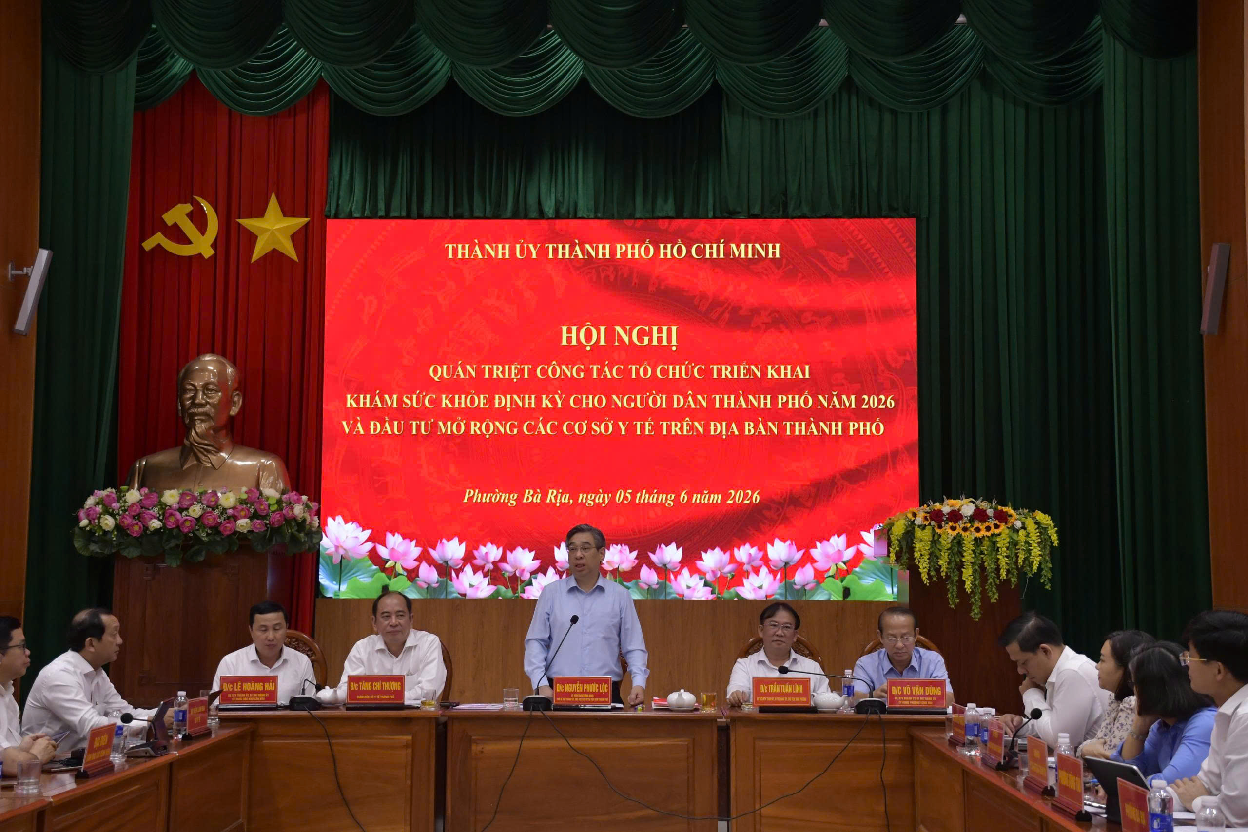 Người dân P.HCM được khám sức khỏe định kỳ ít nhất mỗi năm 1 lần - Ảnh 1.
