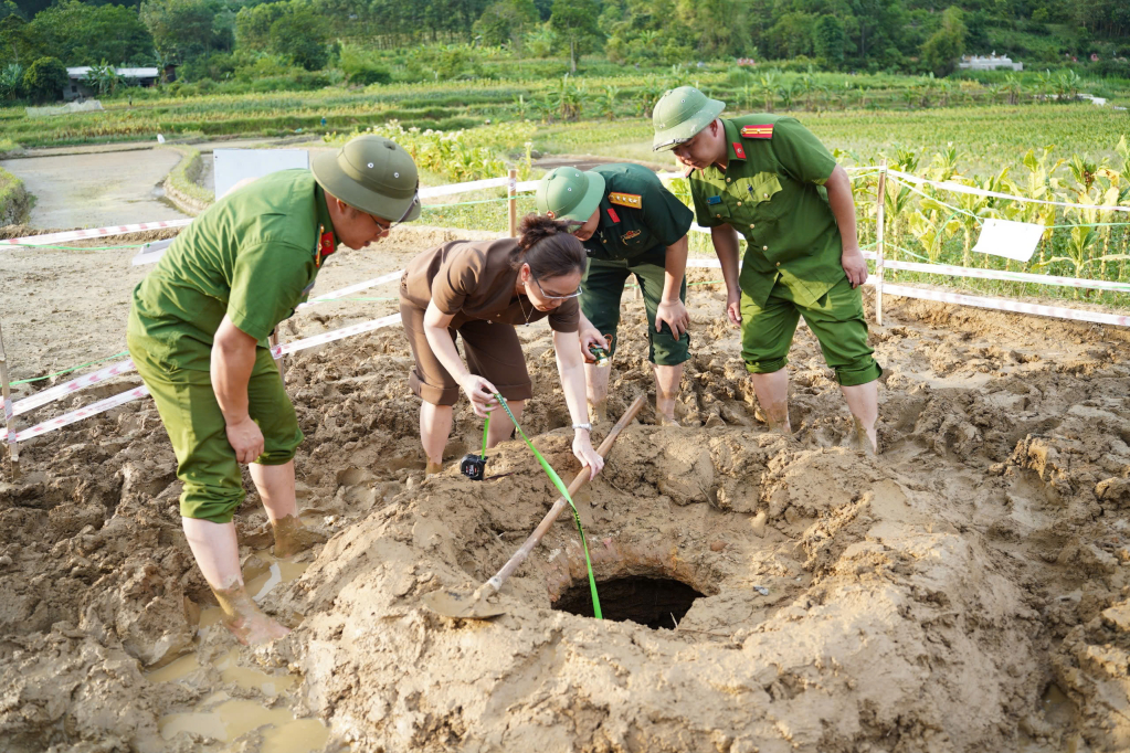 Cao Bằng: 'hố tử thần' sâu 5 m, chuyên gia cảnh báo gì? - Ảnh 2.