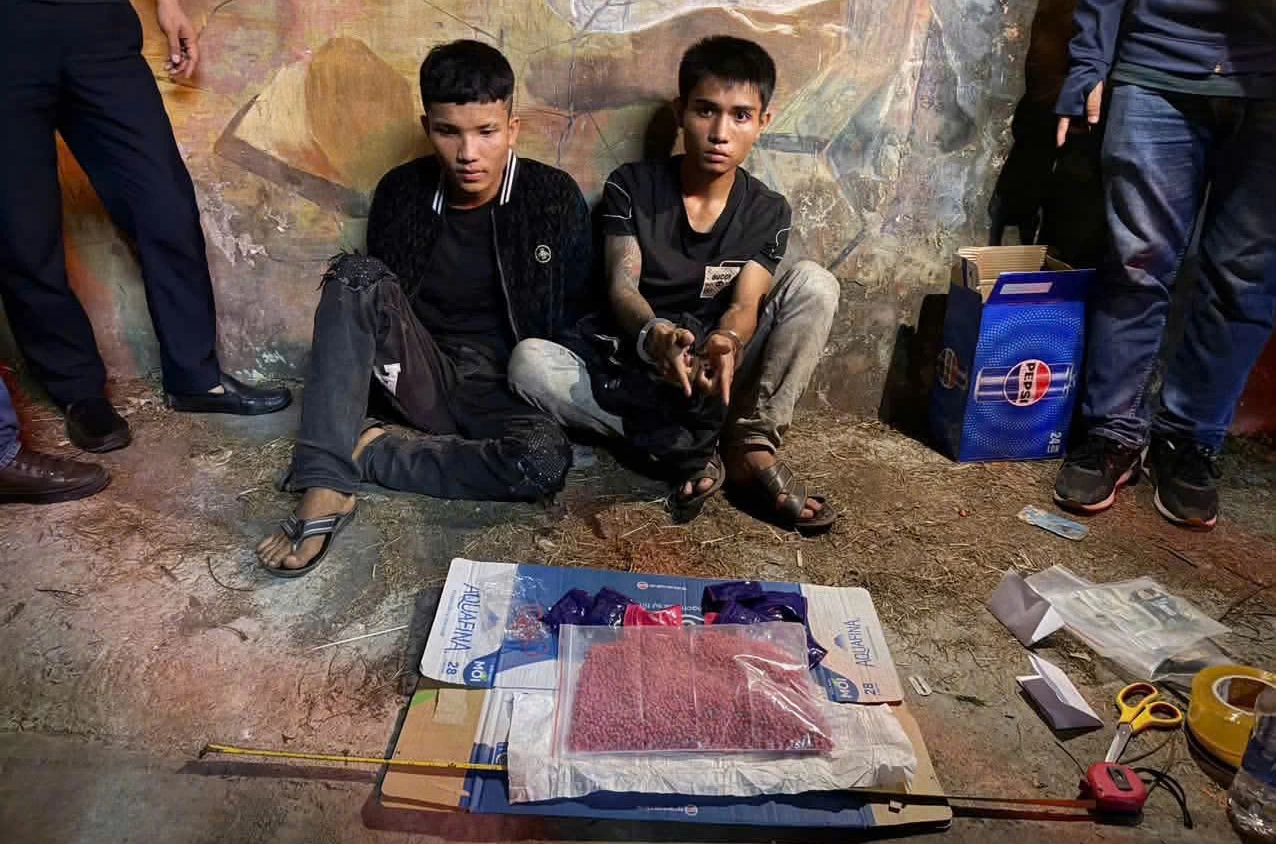 Bắt 2 nghi phạm người Lào vận chuyển ma túy qua Việt Nam tiêu thụ- Ảnh 1.