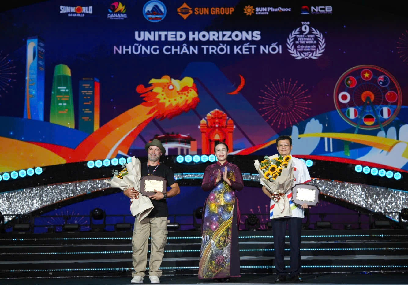 Lễ hội pháo hoa Đà Nẵng: Đội Pháp gây choáng ngợp, đội Việt Nam chạm cảm xúc- Ảnh 13. Lễ hội pháo hoa Đà Nẵng: Đội Pháp gây choáng ngợp, đội Việt Nam chạm cảm xúc- Ảnh 13.