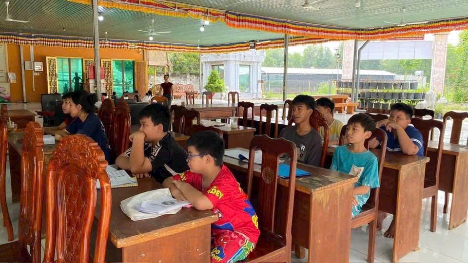 Ngôi chùa ở TP.HCM giữ tiếng mẹ đẻ cho trẻ em Khmer- Ảnh 5. Ngôi chùa ở TP.HCM giữ tiếng mẹ đẻ cho trẻ em Khmer- Ảnh 5.