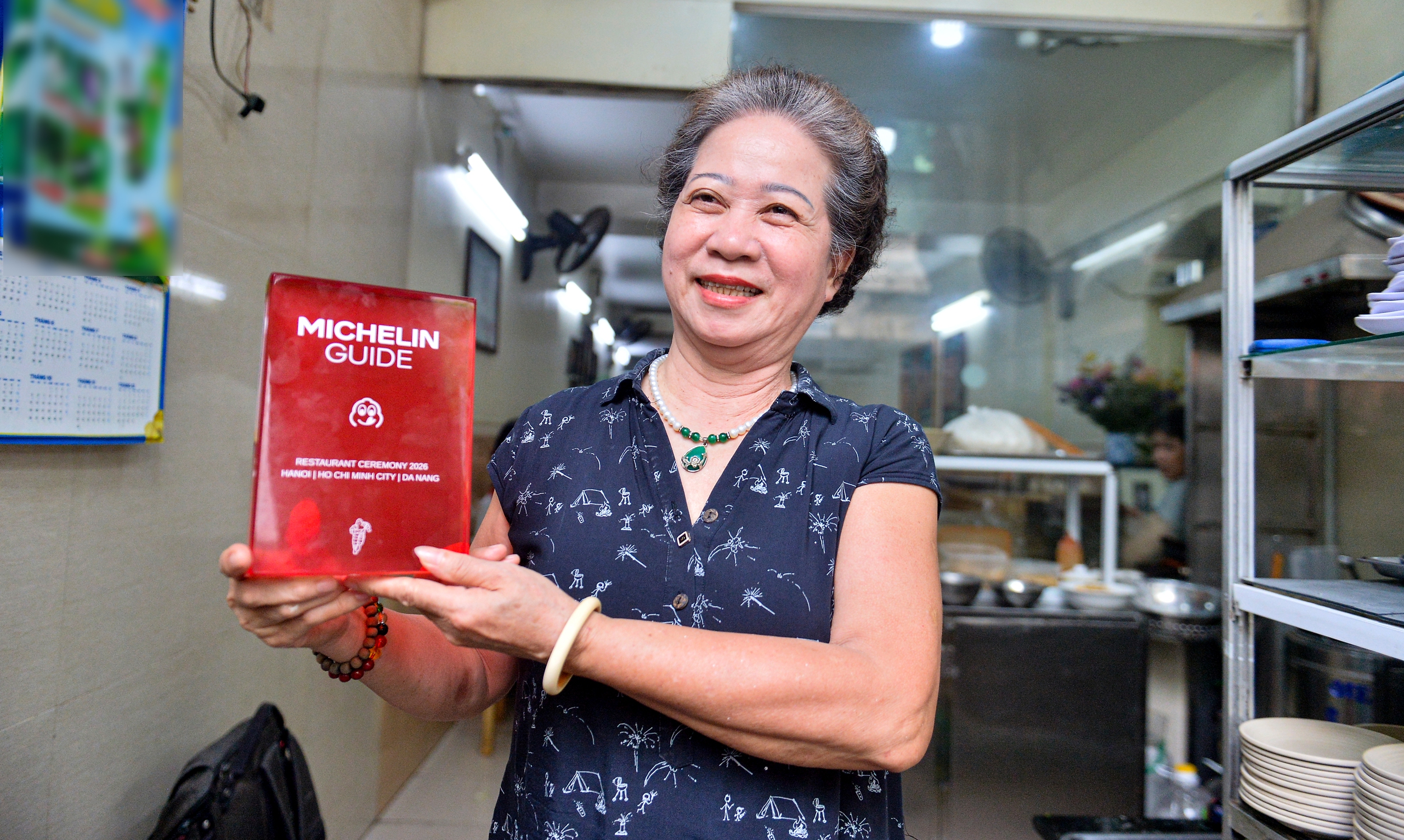 4 đời truyền nghề, qu&aacute;n b&aacute;nh cuốn 53 tuổi được Michelin vinh danh- Ảnh 2.
