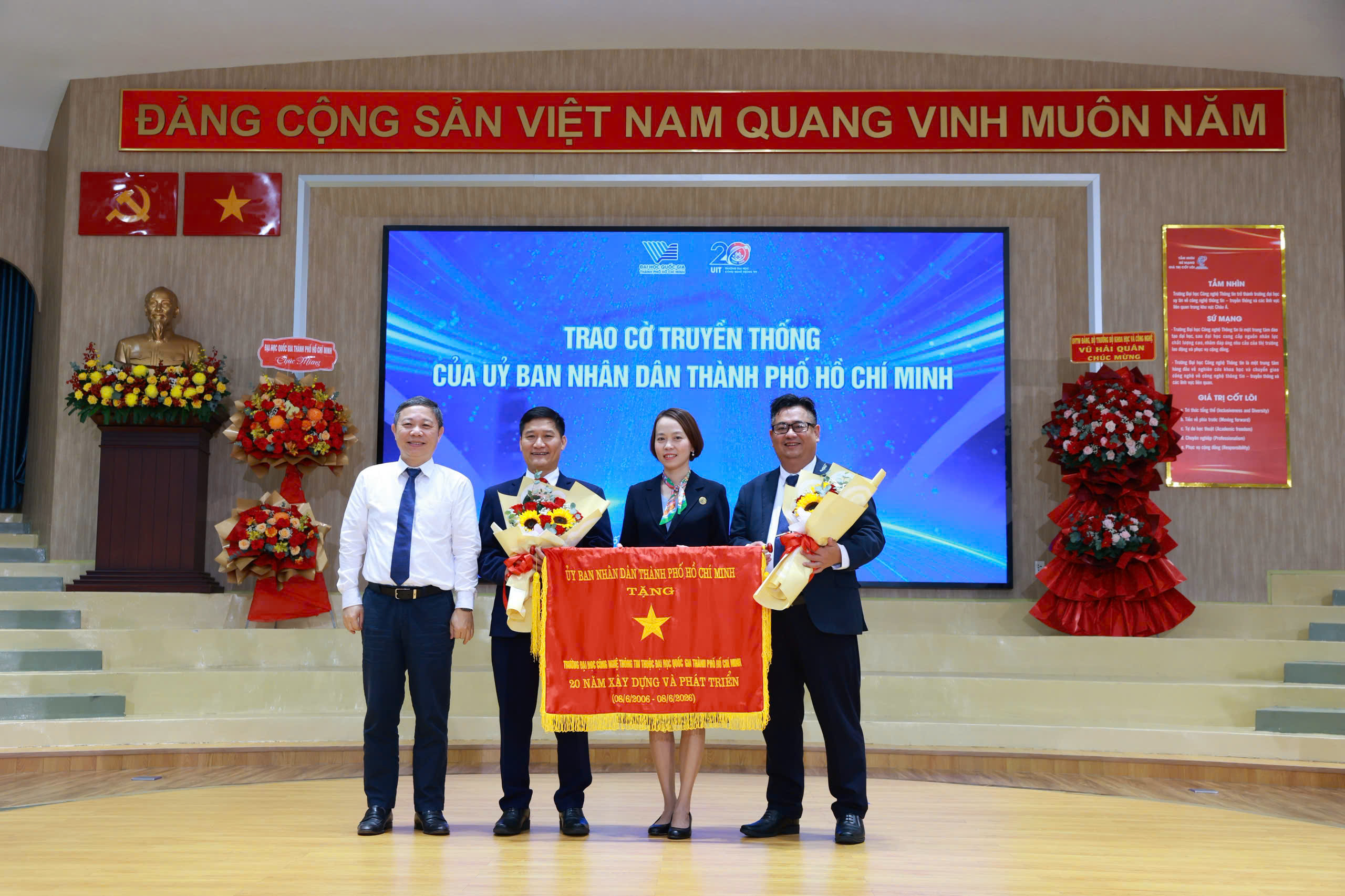 Chặng đường 20 năm kiến tạo tương lai số của UIT - Ảnh 1.