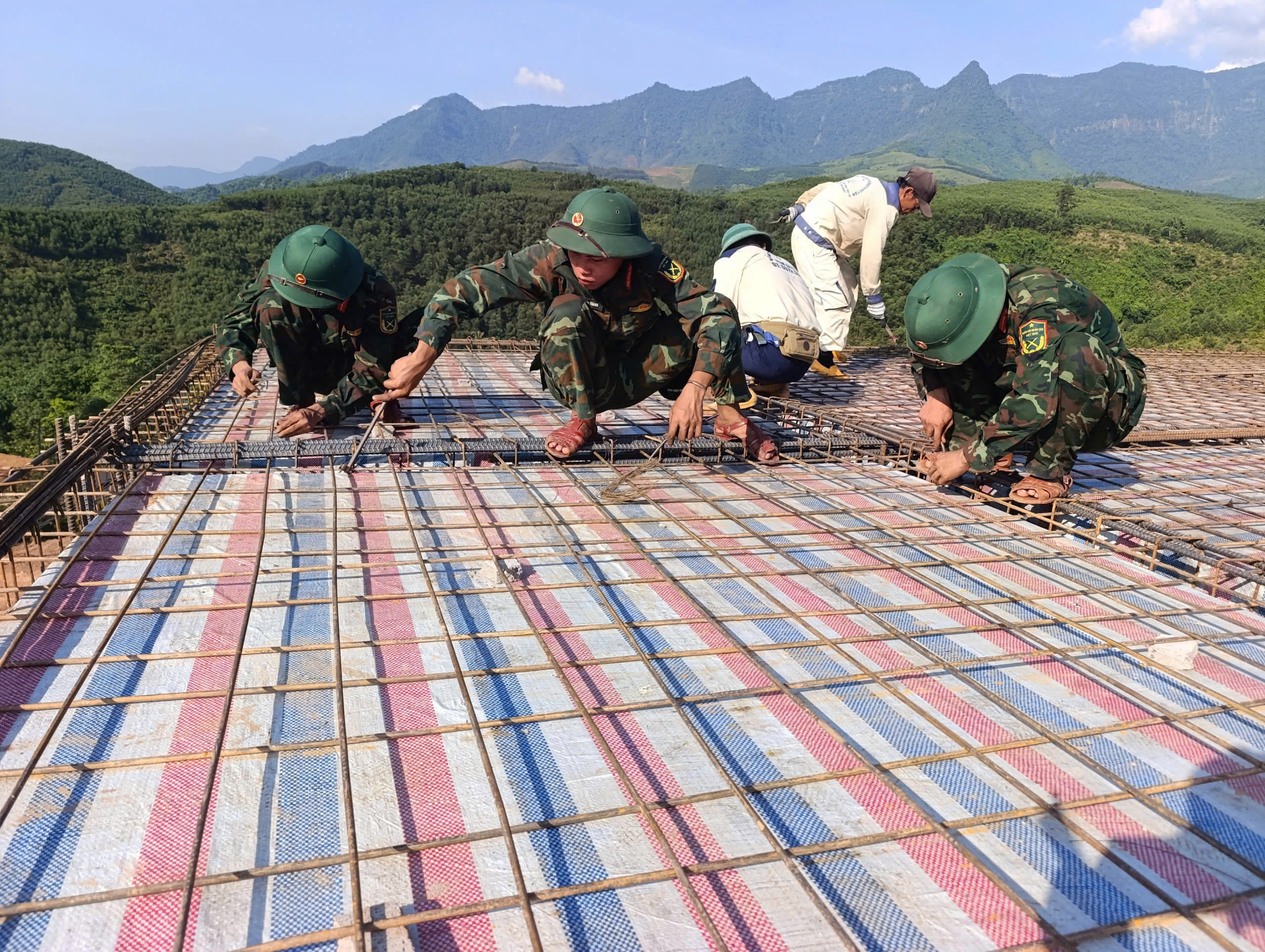 Dựng trường dưới nắng gió biên cương Quảng Trị- Ảnh 12. Dựng trường dưới nắng gió biên cương Quảng Trị- Ảnh 12.