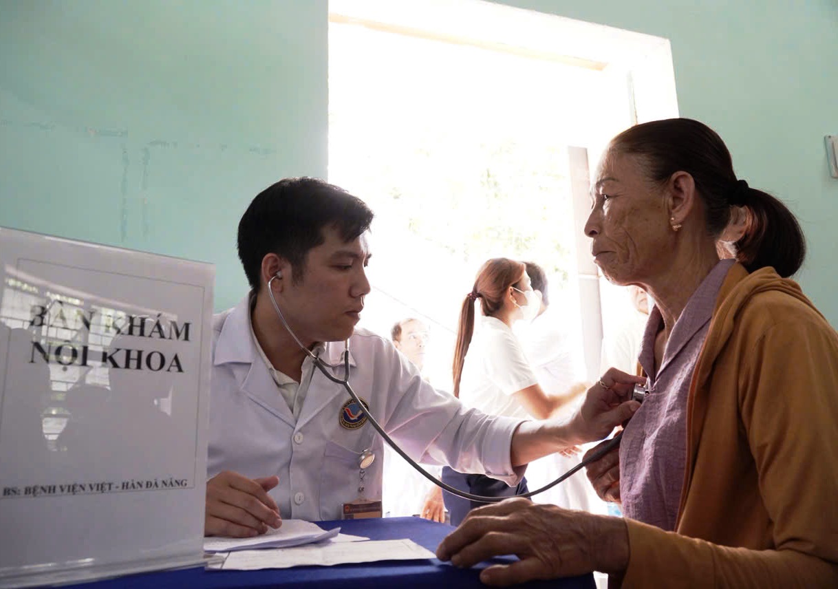 Hàng ngàn người dân Đà Nẵng được khám sức khỏe miễn phí trong 3 ngày - Ảnh 1.