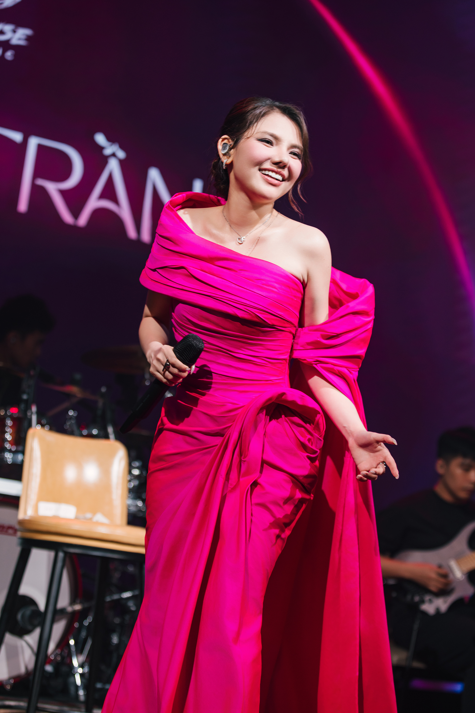 Myra Trần bật khóc vì câu nói của cô giáo Hồ Quỳnh Hương- Ảnh 9. Myra Trần bật khóc vì câu nói của cô giáo Hồ Quỳnh Hương- Ảnh 9.