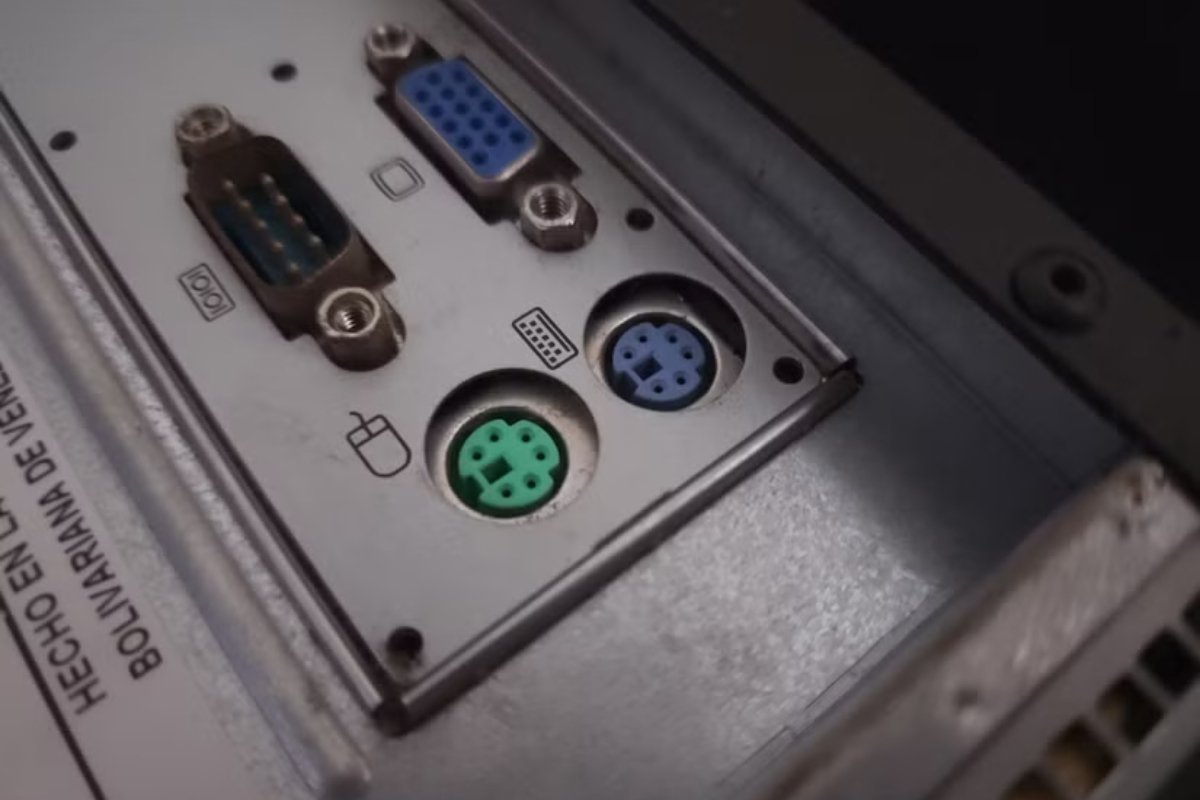 5 cổng kết nối từng thống trị máy tính nhưng đã bị USB khai tử - Ảnh 2.