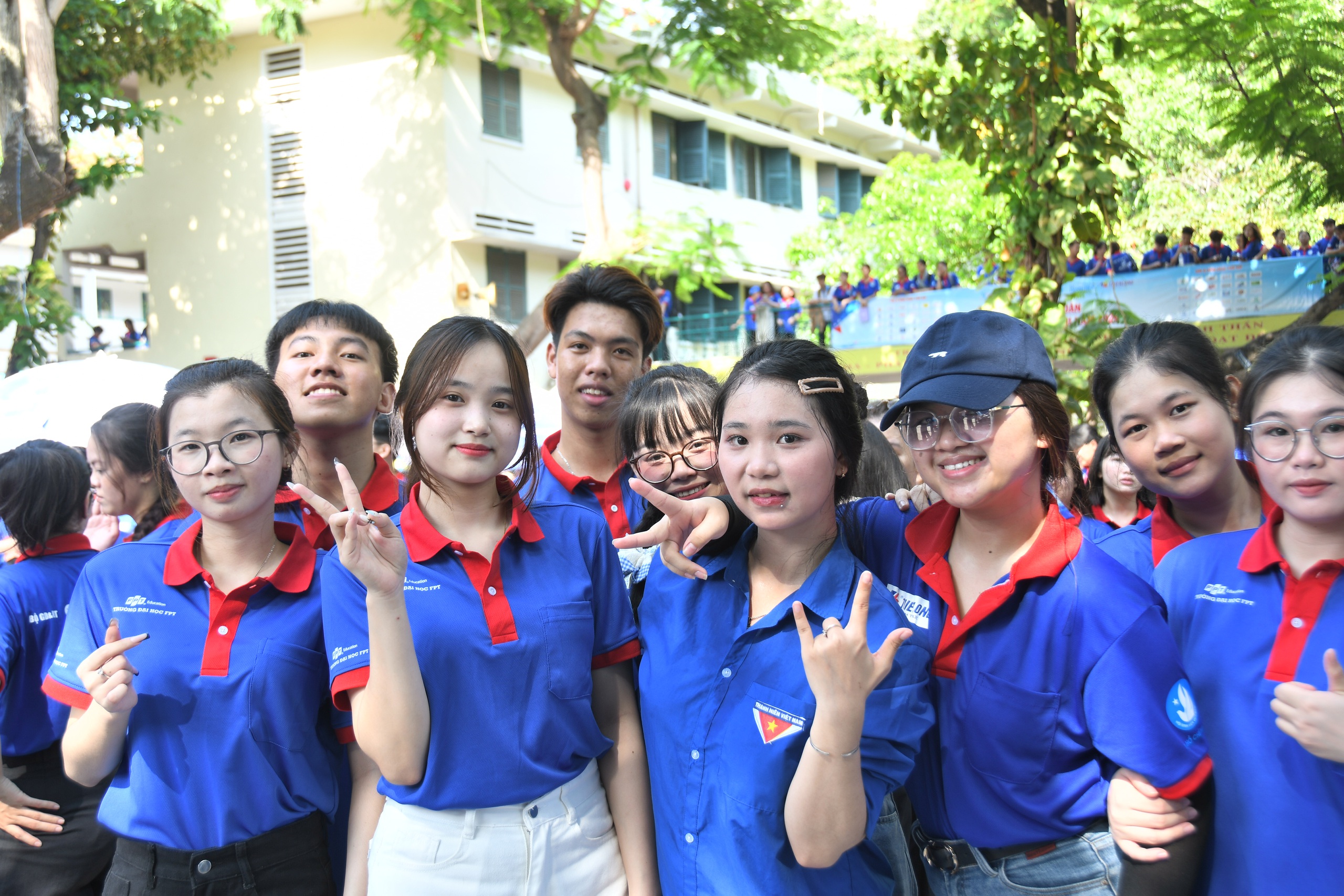 Hàng ngàn sinh viên ‘cháy’ hết mình trước khi phủ kín các điểm thi - Ảnh 7.