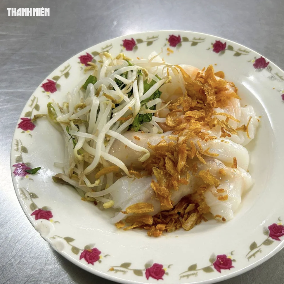 Quán bánh cuốn Michelin ở trung tâm TP.HCM: Thâm niên 65 năm, bà chủ có thói quen đặc biệt- Ảnh 6. Quán bánh cuốn Michelin ở trung tâm TP.HCM: Thâm niên 65 năm, bà chủ có thói quen đặc biệt- Ảnh 6.