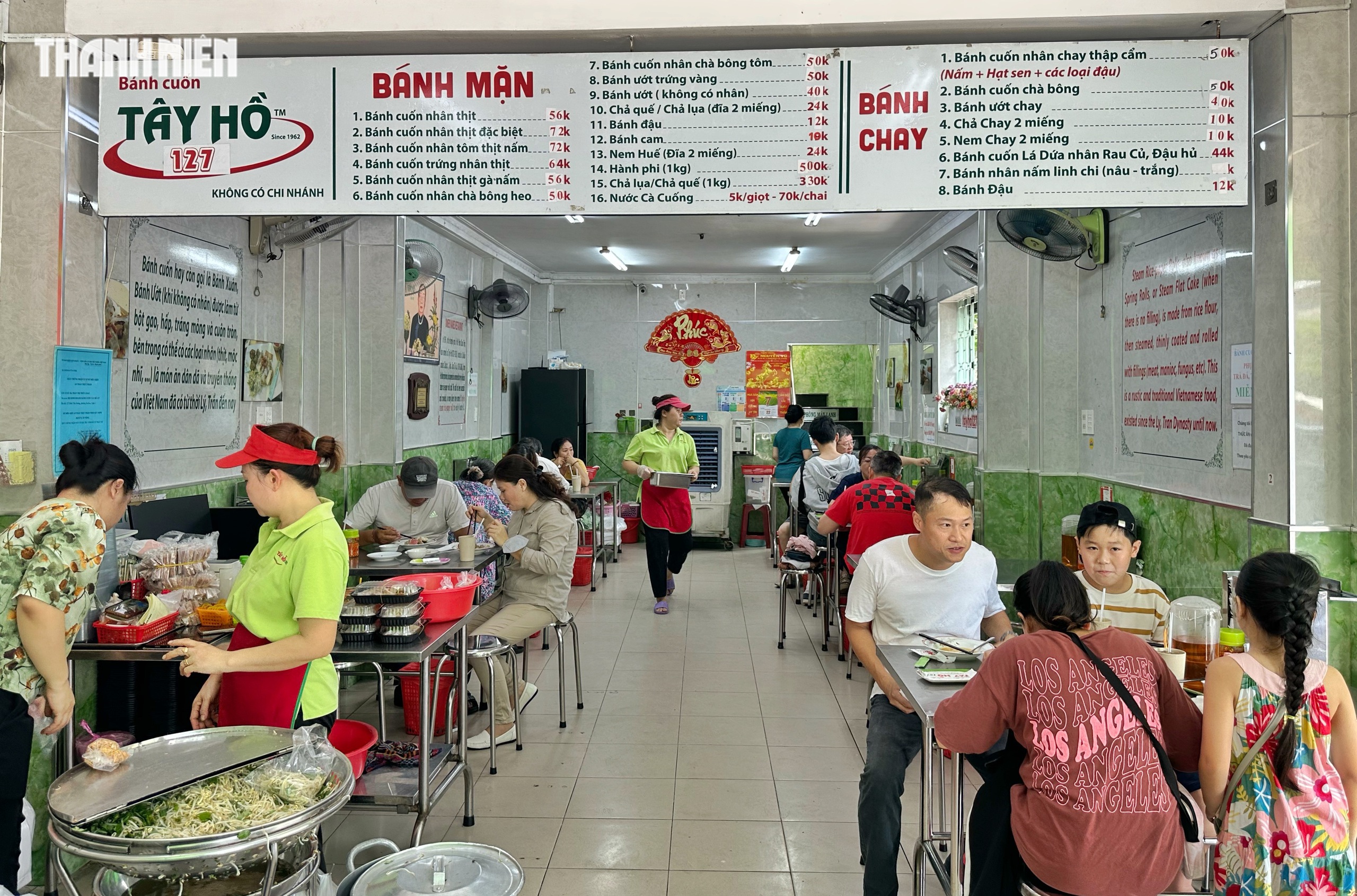 Quán bánh cuốn Michelin ở trung tâm TP.HCM: Thâm niên 65 năm, bà chủ có thói quen đặc biệt- Ảnh 8. Quán bánh cuốn Michelin ở trung tâm TP.HCM: Thâm niên 65 năm, bà chủ có thói quen đặc biệt- Ảnh 8.