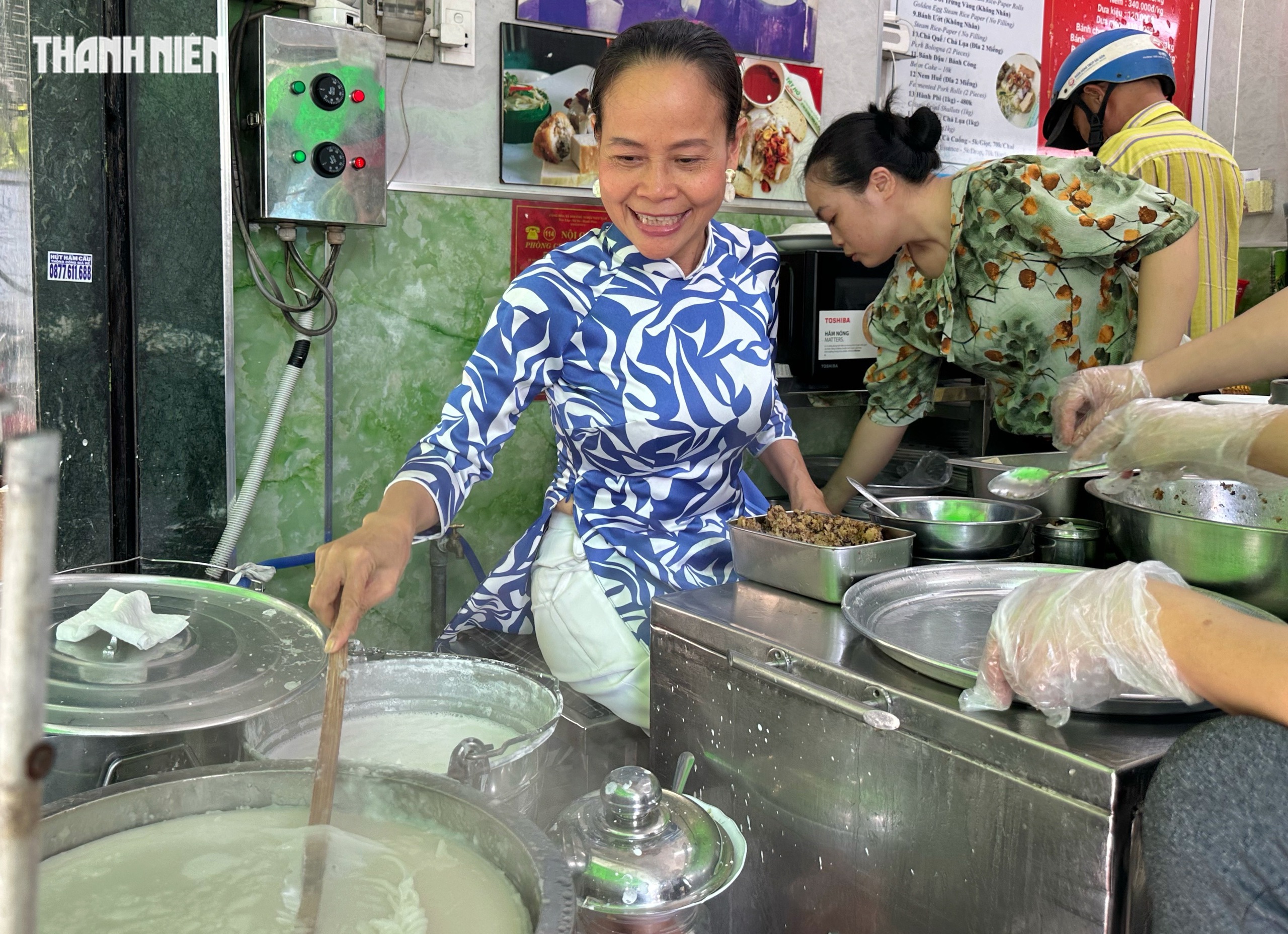 Quán bánh cuốn Michelin ở trung tâm TP.HCM: Thâm niên 65 năm, bà chủ có thói quen đặc biệt- Ảnh 10. Quán bánh cuốn Michelin ở trung tâm TP.HCM: Thâm niên 65 năm, bà chủ có thói quen đặc biệt- Ảnh 10.