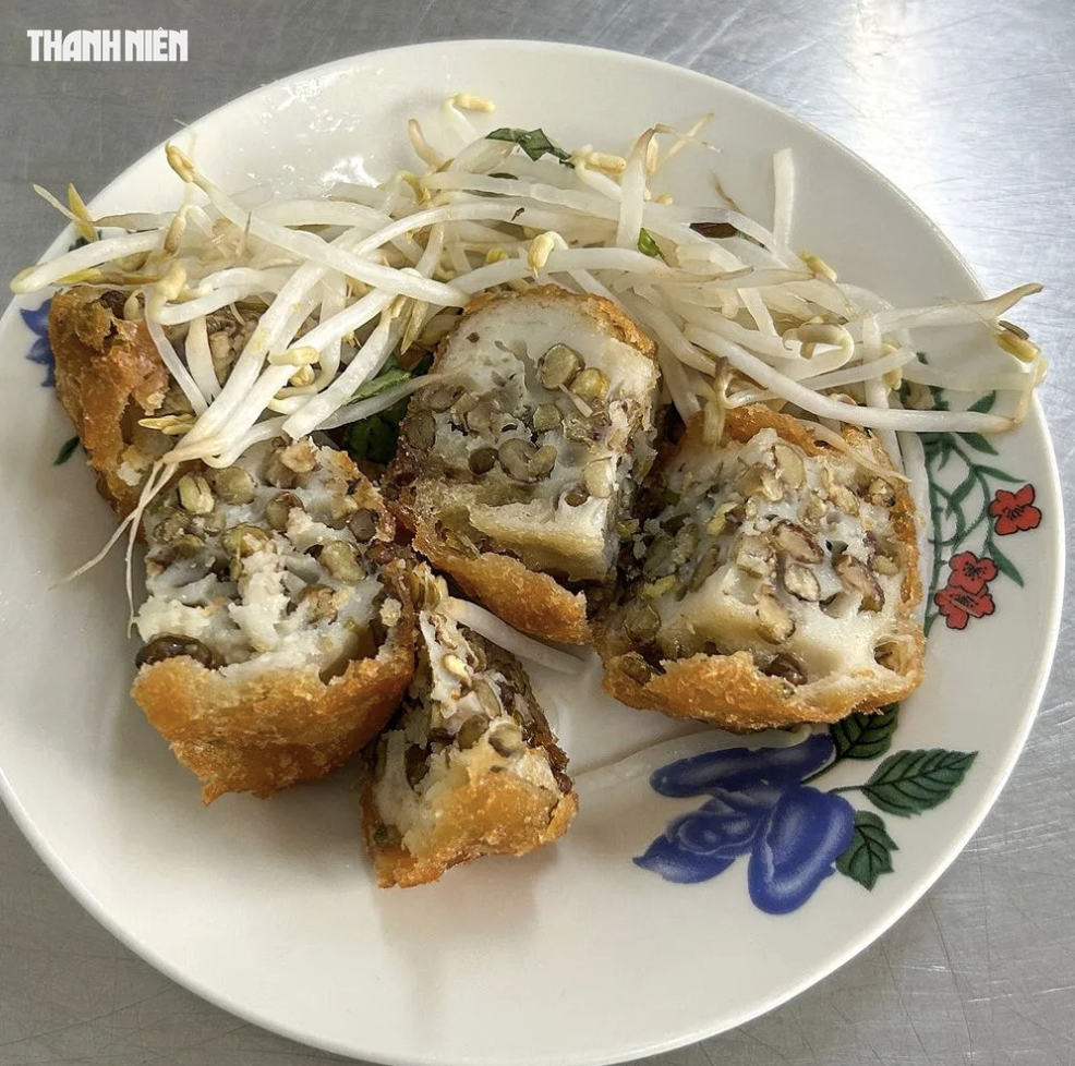 Quán bánh cuốn Michelin ở trung tâm TP.HCM: Thâm niên 65 năm, bà chủ có thói quen đặc biệt- Ảnh 5. Quán bánh cuốn Michelin ở trung tâm TP.HCM: Thâm niên 65 năm, bà chủ có thói quen đặc biệt- Ảnh 5.