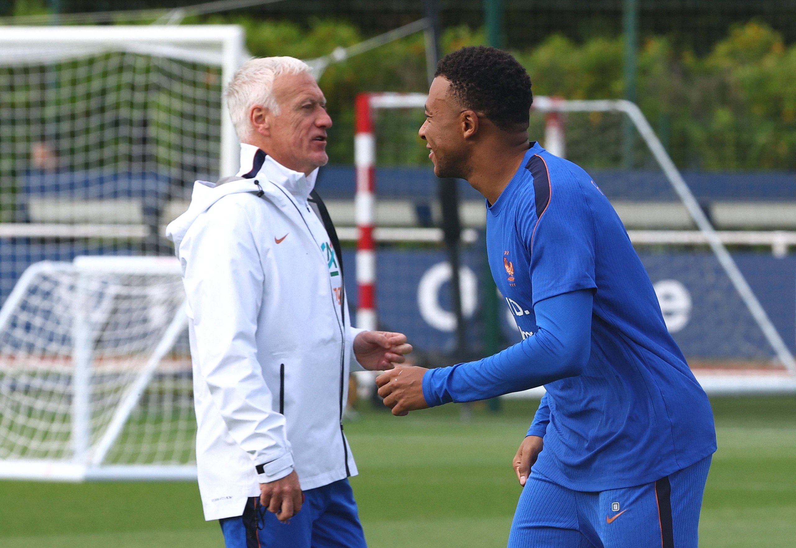 Động thái đầu tiên của Mbappe sau tin đồn bỏ tập, chia rẽ tuyển Pháp 3 Biến căng' bao trùm đội tuyển Pháp, Mbappe bất mãn rời sân tập