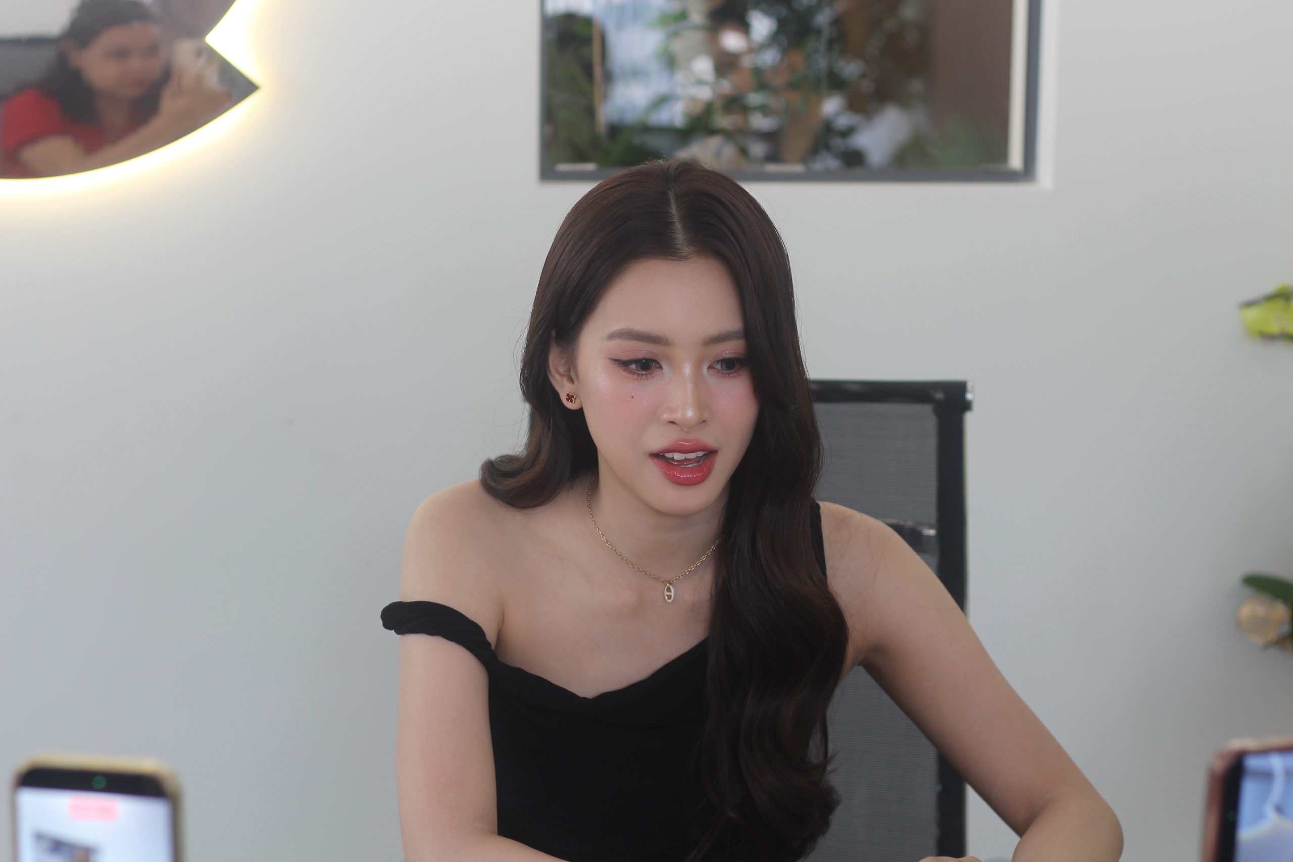 Tiểu Vy nói về 'bạn trai màn ảnh', tiết lộ cuộc sống ở tuổi 26 - Ảnh 1.