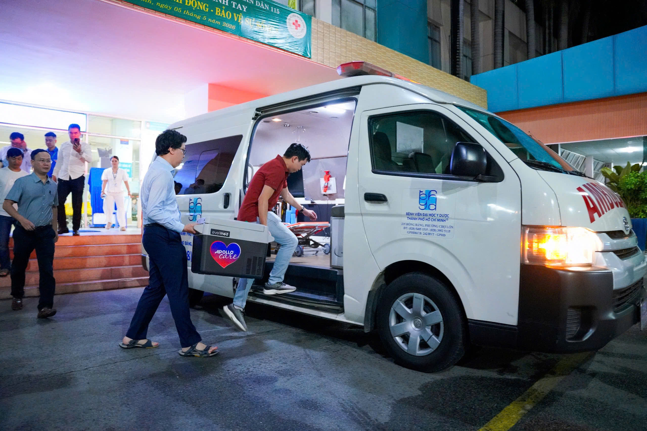 Bệnh viện Đại học Y Dược TP.HCM phối hợp ghép tim cứu bệnh nhi 13 tuổi - Ảnh 1.