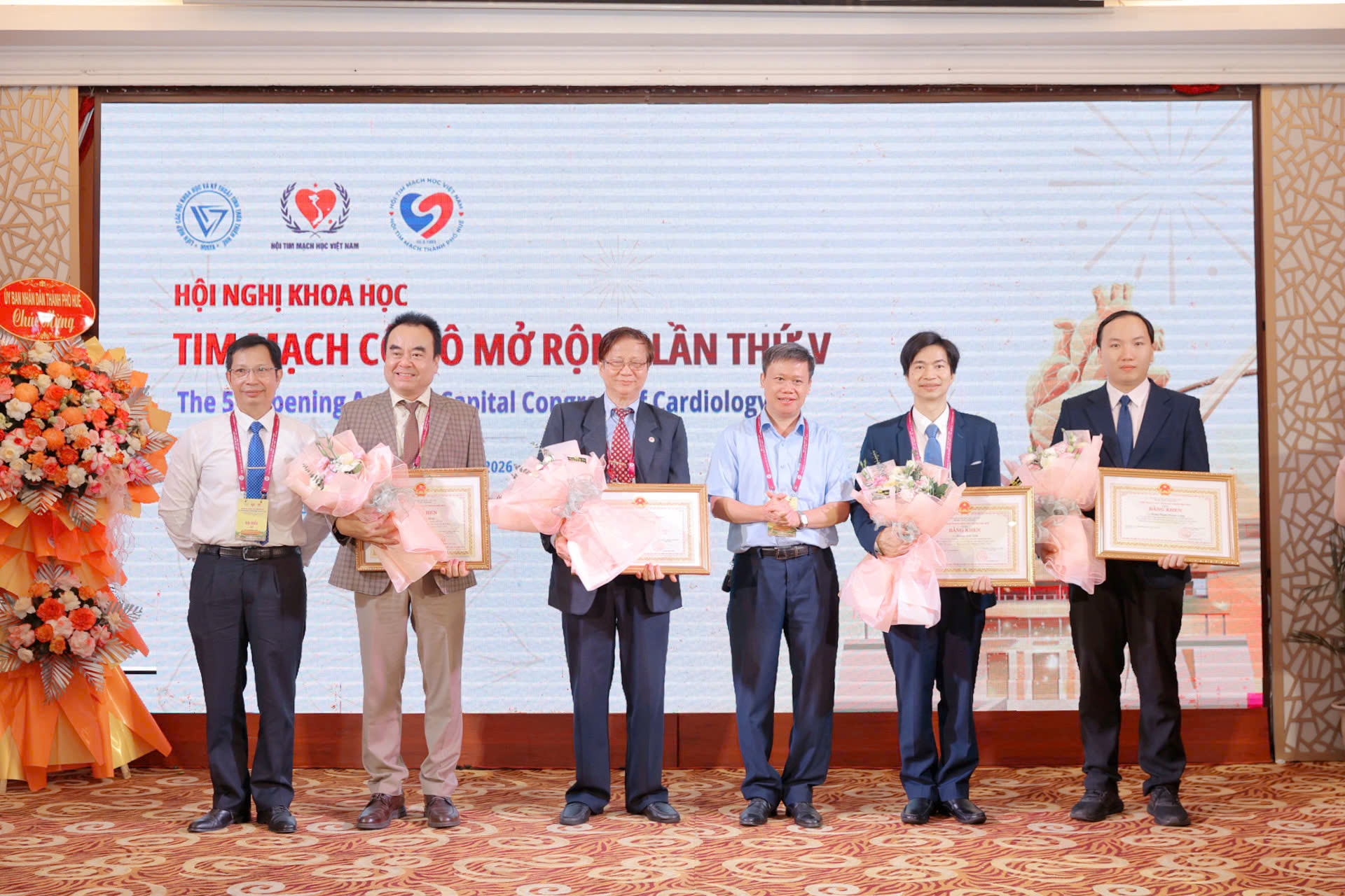 Hàng trăm chuyên gia đầu ngành tim mạch nhóm họp, bàn về ứng dụng AI- Ảnh 2. Hàng trăm chuyên gia đầu ngành tim mạch nhóm họp, bàn về ứng dụng AI- Ảnh 2.