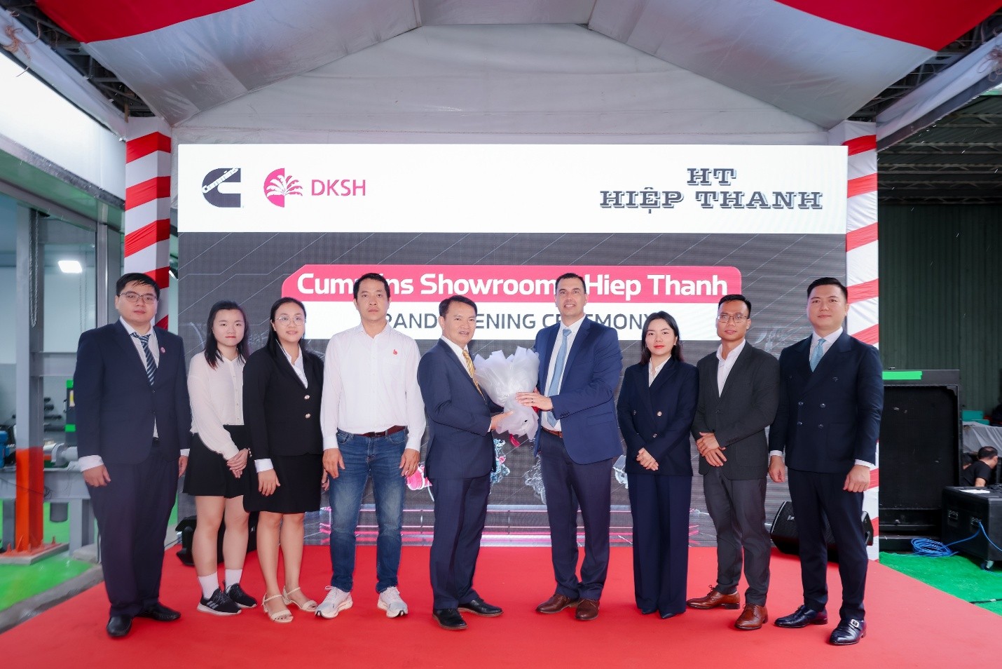 DKSH (Việt Nam) - Kỹ Thuật Hiệp Thanh khai trương Showroom Cummins ủy quyền tại Việt Nam- Ảnh 1. DKSH (Việt Nam) - Kỹ Thuật Hiệp Thanh khai trương Showroom Cummins ủy quyền tại Việt Nam- Ảnh 1.
