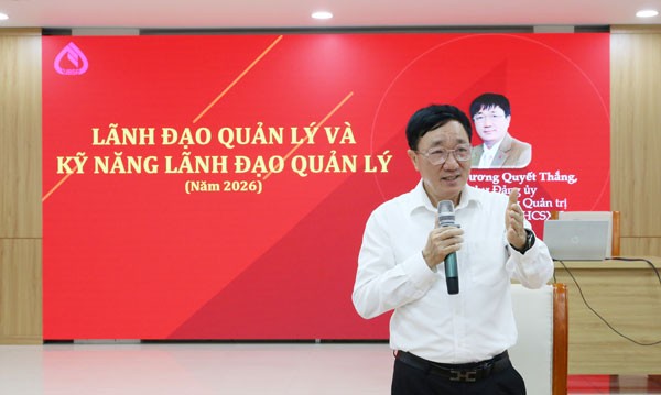 NHCSXH nâng cao năng lực đội ngũ cán bộ lãnh đạo- Ảnh 1. NHCSXH nâng cao năng lực đội ngũ cán bộ lãnh đạo- Ảnh 1.