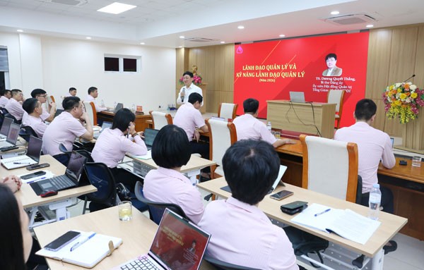 NHCSXH nâng cao năng lực đội ngũ cán bộ lãnh đạo- Ảnh 2. NHCSXH nâng cao năng lực đội ngũ cán bộ lãnh đạo- Ảnh 2.