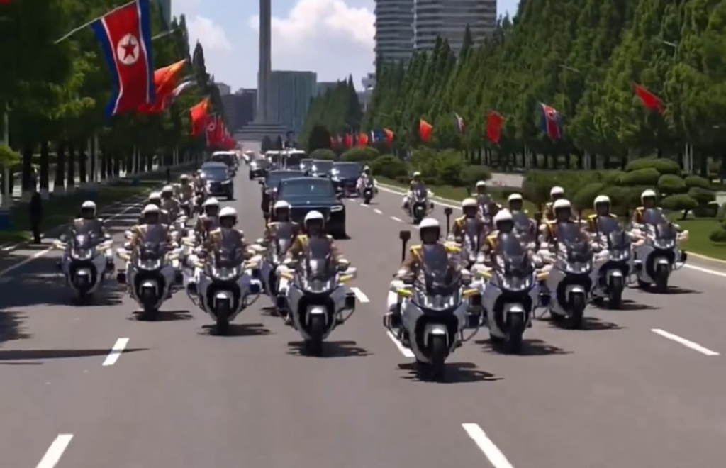 Chủ tịch nước Trung Quốc thăm Triều Tiên - Ảnh 1.