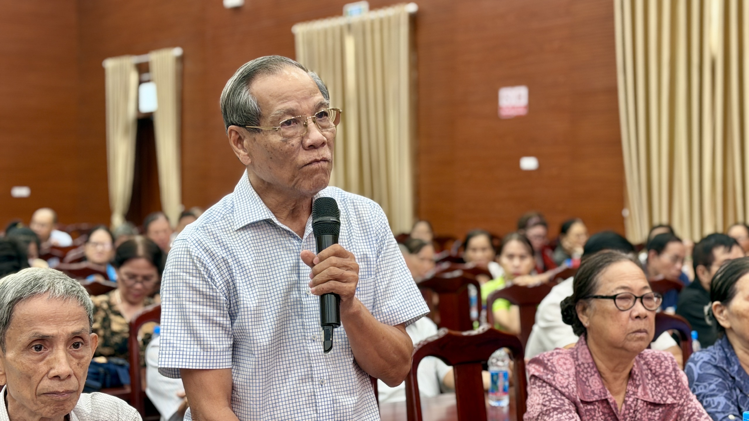 TP.HCM: Thiếu phòng học, sĩ số trong lớp cao, khó đảm bảo chất lượng giáo dục - Ảnh 2.