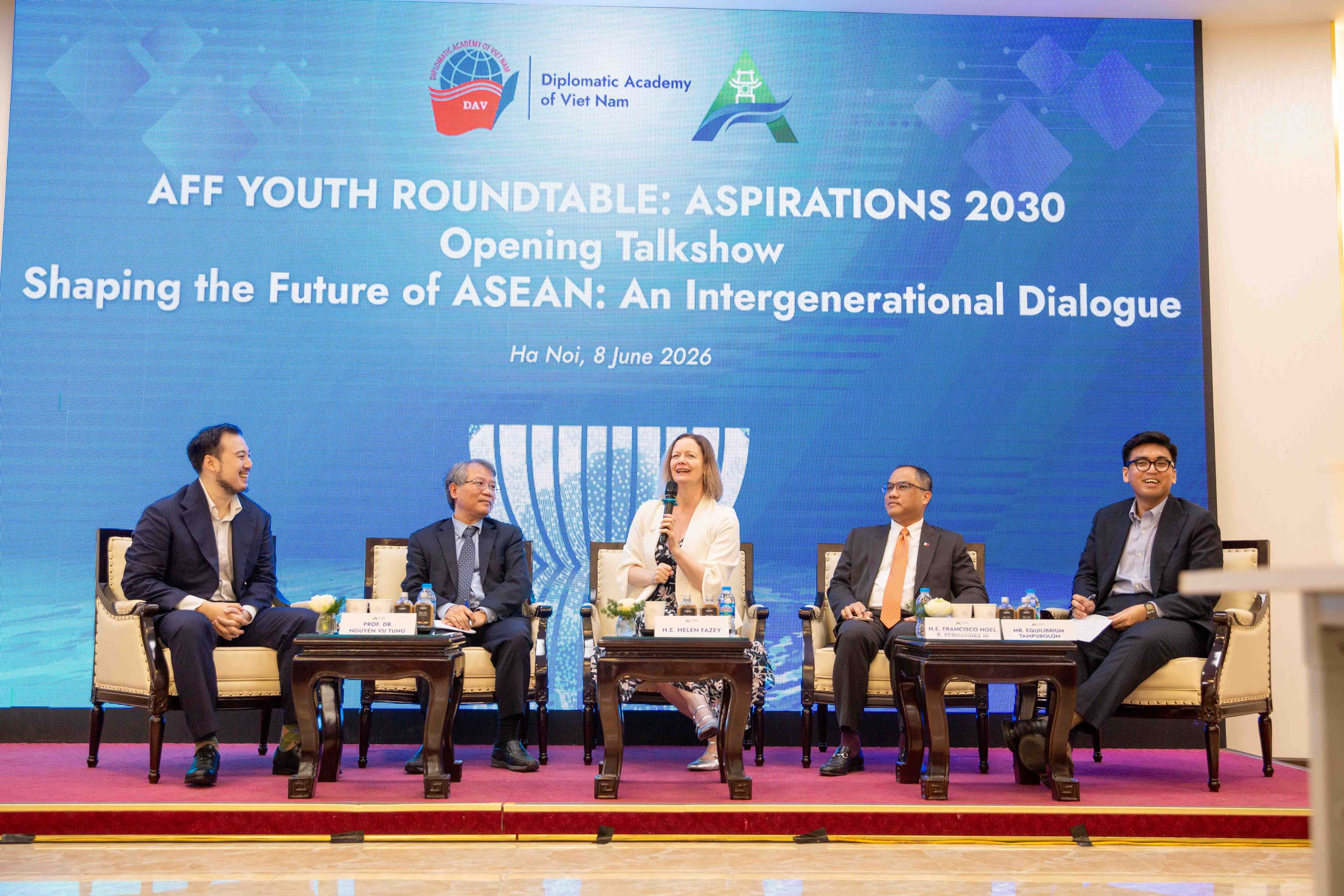 Người trẻ hãy tự hào nói: 'Tôi là công dân ASEAN!'- Ảnh 1. Người trẻ hãy tự hào nói: 'Tôi là công dân ASEAN!'- Ảnh 1.