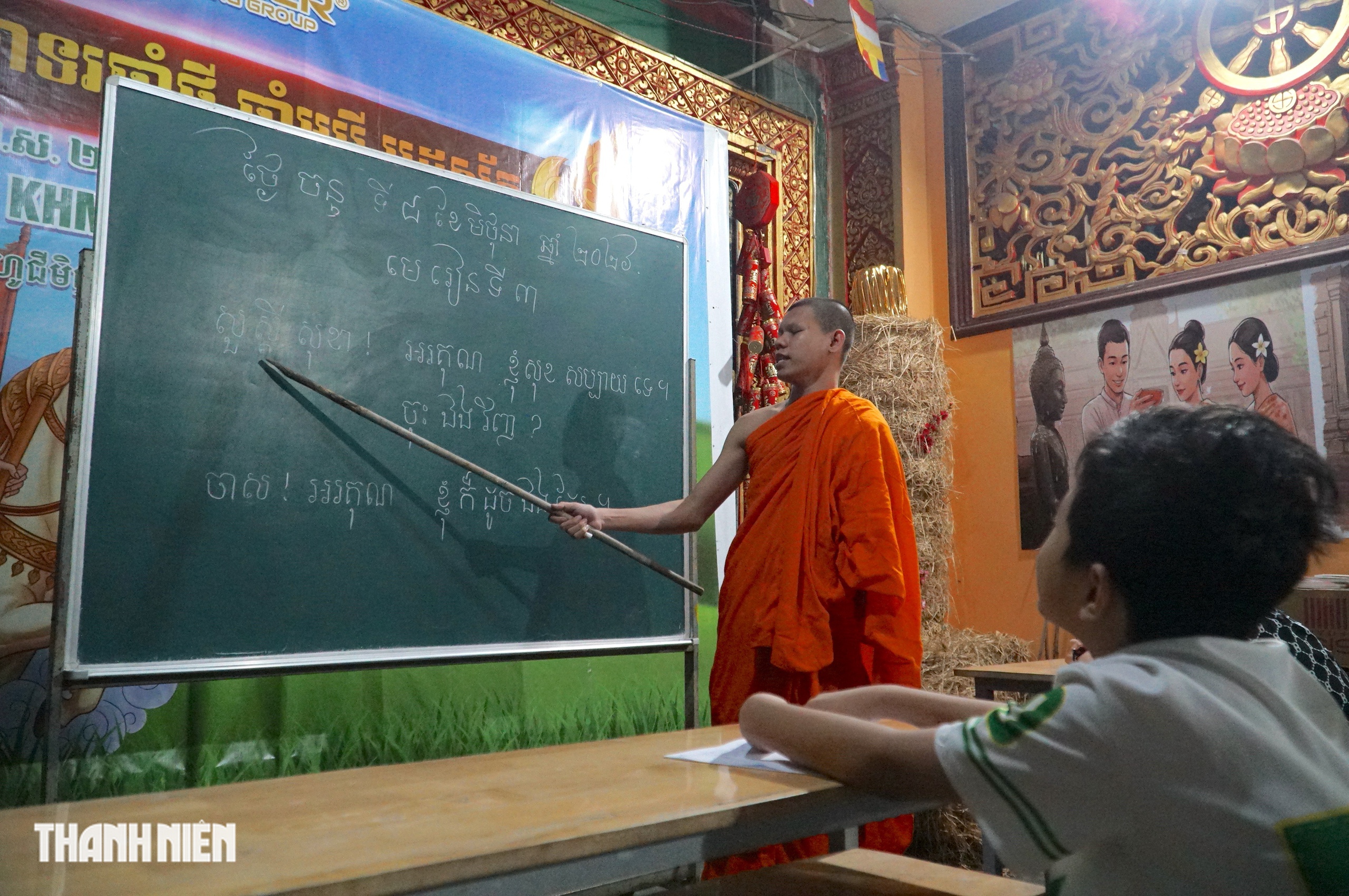 Trẻ em Khmer ở TP.HCM học tiếng mẹ đẻ trong ngôi chùa trong hẻm nhỏ - Ảnh 8.