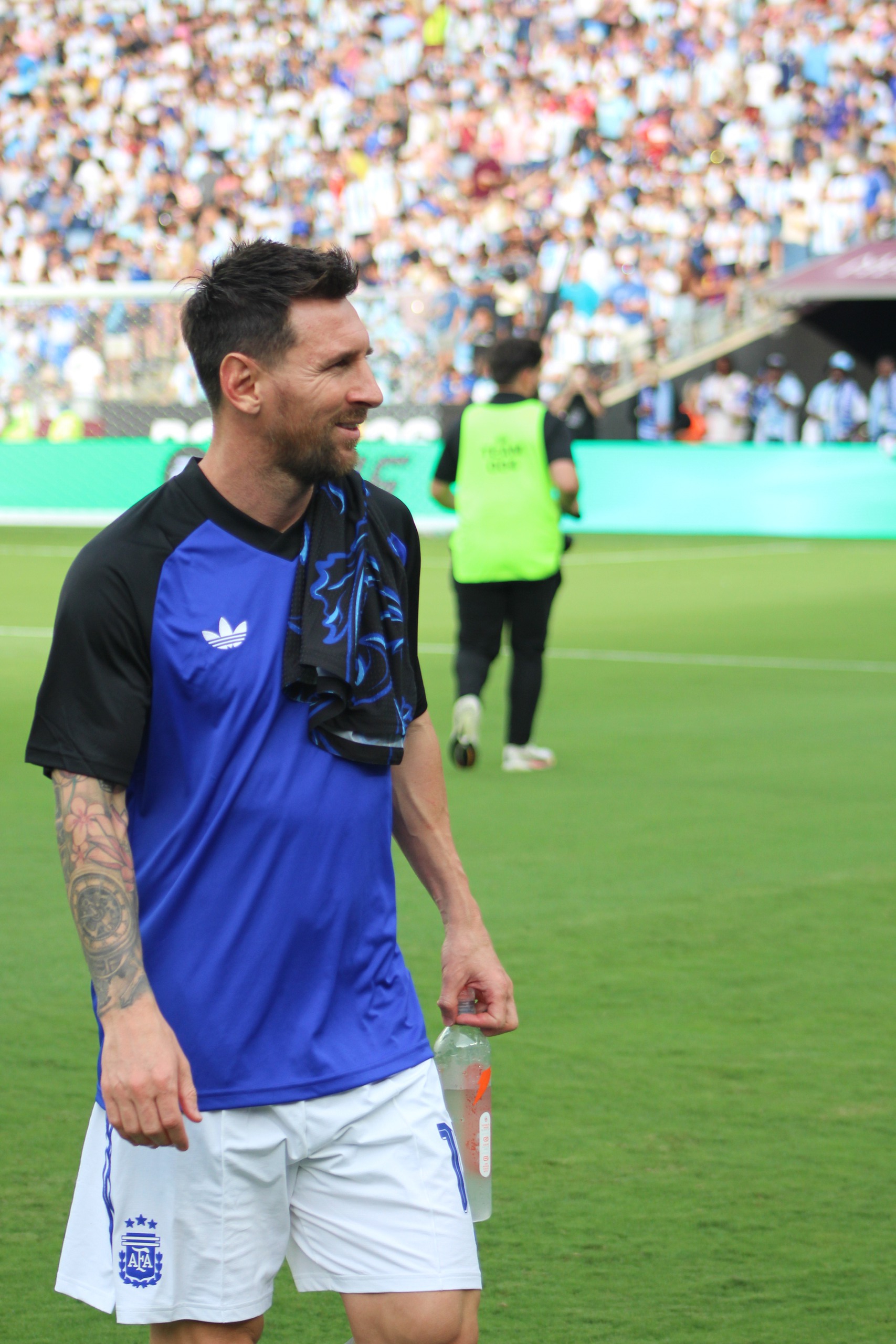 Người Việt ngắm thủ lĩnh nhà đương kim vô địch World Cup Lionel Messi - Ảnh 6.