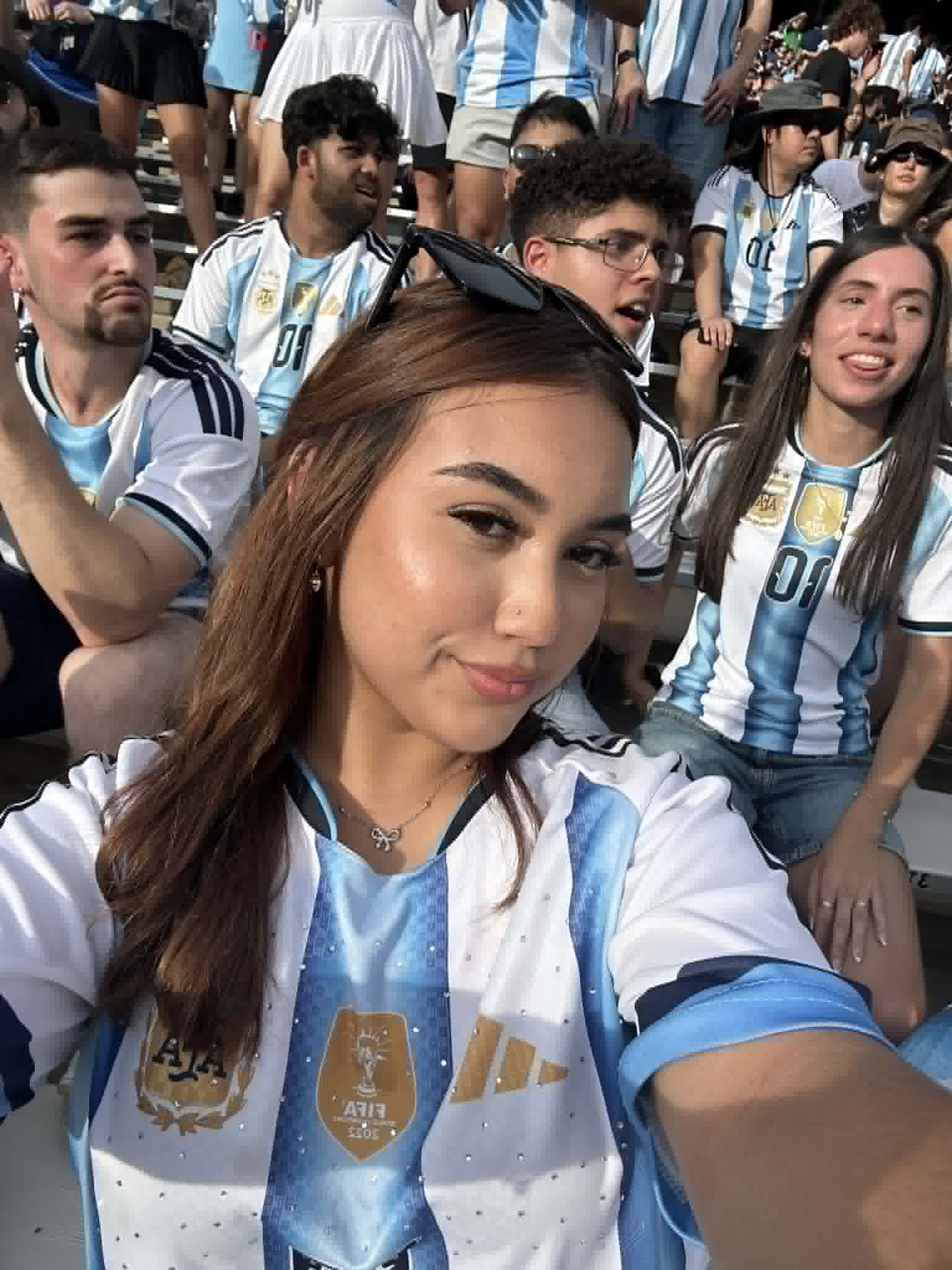 Người Việt ngắm thủ lĩnh nhà đương kim vô địch World Cup Lionel Messi - Ảnh 1.