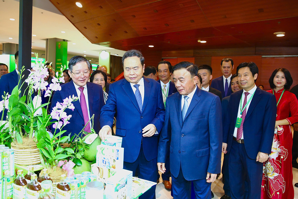 Chuyển đổi số nông nghiệp, xây dựng người nông dân văn minh, chuyên nghiệp- Ảnh 1.