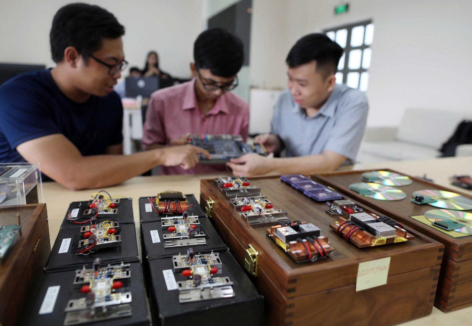 Tạo nguồn nhân lực làm chủ công nghệ cốt lõi - Ảnh 1. VN bứt phá bằng KH-CN: Tạo nguồn nhân lực làm chủ công nghệ cốt lõi - Ảnh 1.