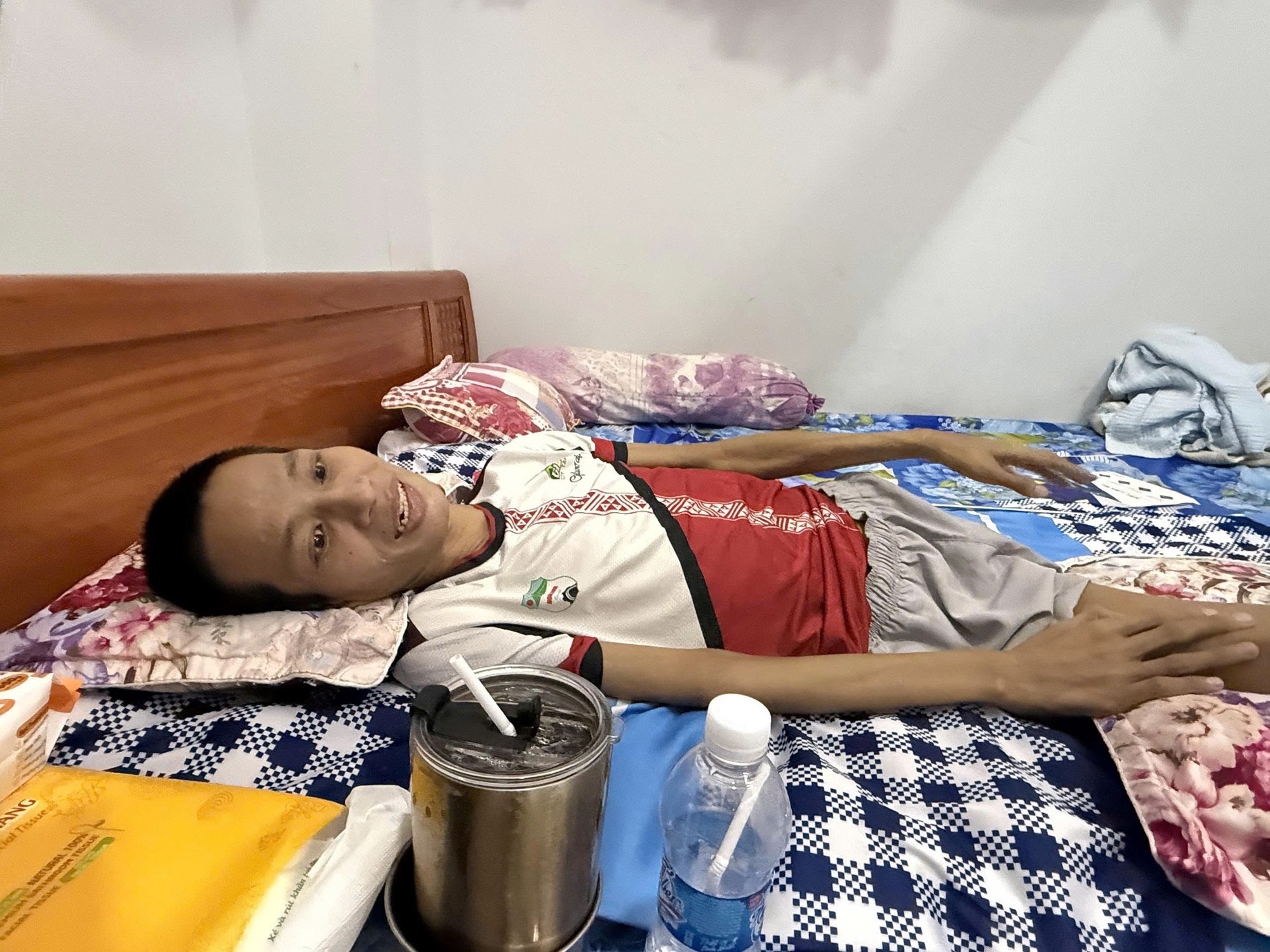 Kỹ sư trẻ mắc bệnh hiếm cần được hỗ trợ- Ảnh 1. Kỹ sư trẻ mắc bệnh hiếm cần được hỗ trợ- Ảnh 1.