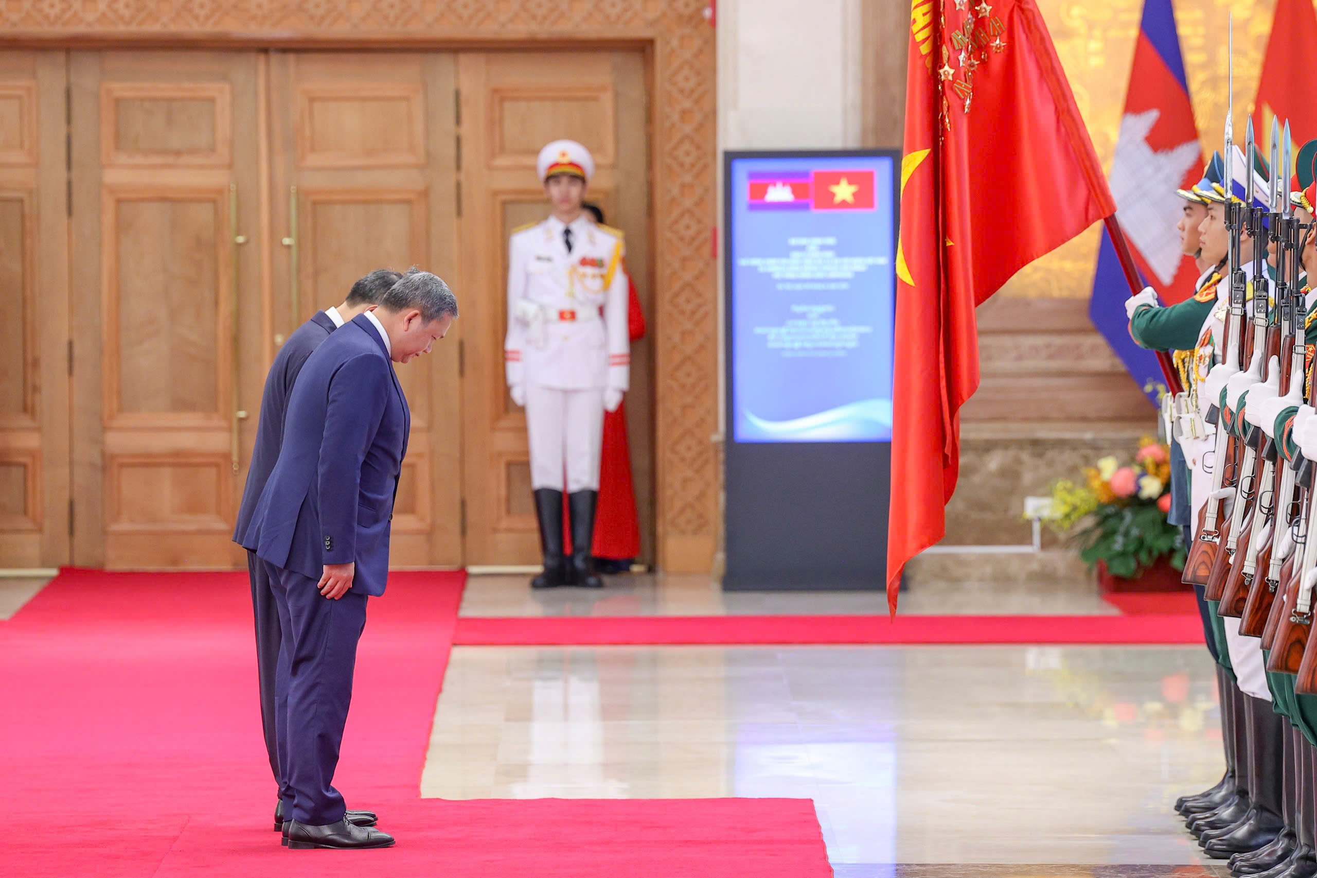 Thủ tướng L&ecirc; Minh Hưng chủ tr&igrave; lễ đ&oacute;n ch&iacute;nh thức Thủ tướng Campuchia Hun Manet - Ảnh 2.