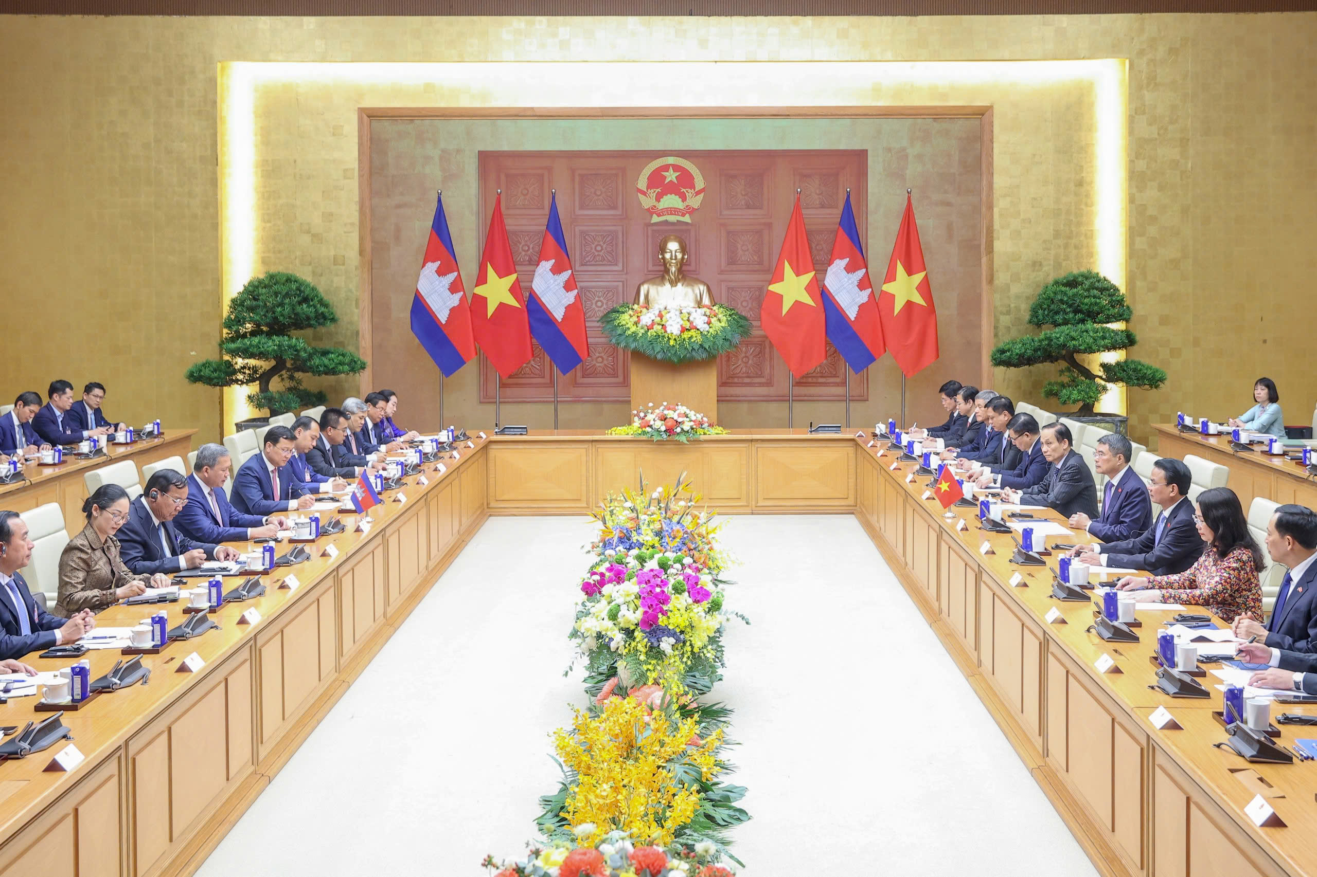 Thủ tướng L&ecirc; Minh Hưng chủ tr&igrave; lễ đ&oacute;n ch&iacute;nh thức Thủ tướng Campuchia Hun Manet - Ảnh 4.
