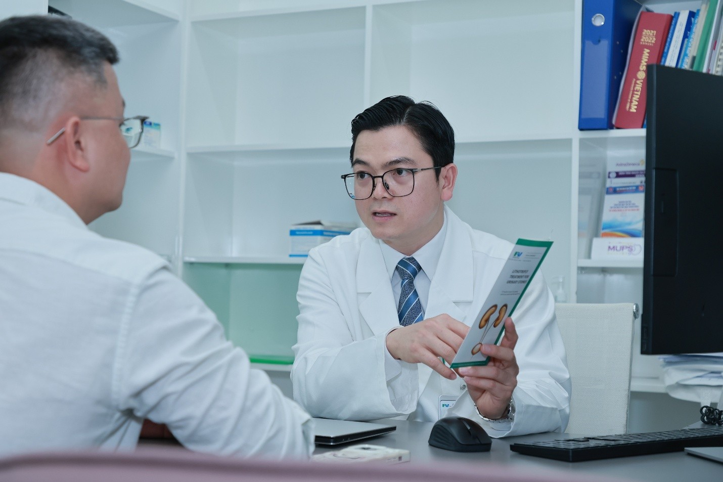 Tiến sĩ, bác sĩ Nguyễn Ngọc Hà: Robot là tiêu chuẩn 'ăn ngon mặc đẹp' trong phẫu thuật hiện đại- Ảnh 2.