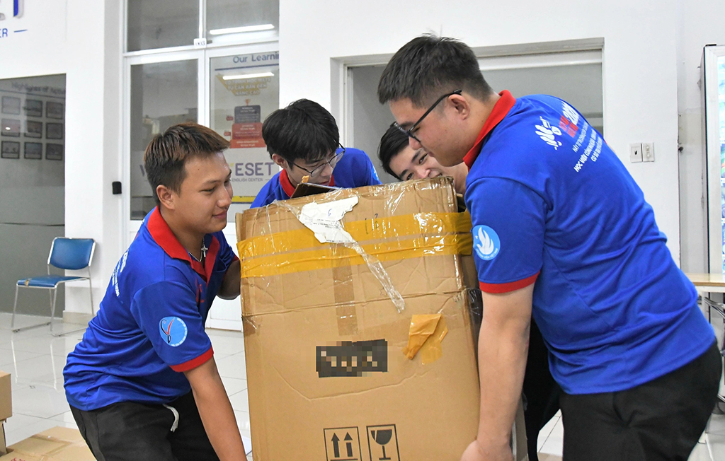 Tất bật từ s&aacute;ng đến khuya, sẵn s&agrave;ng tiếp sức th&iacute; sinh- Ảnh 5.
