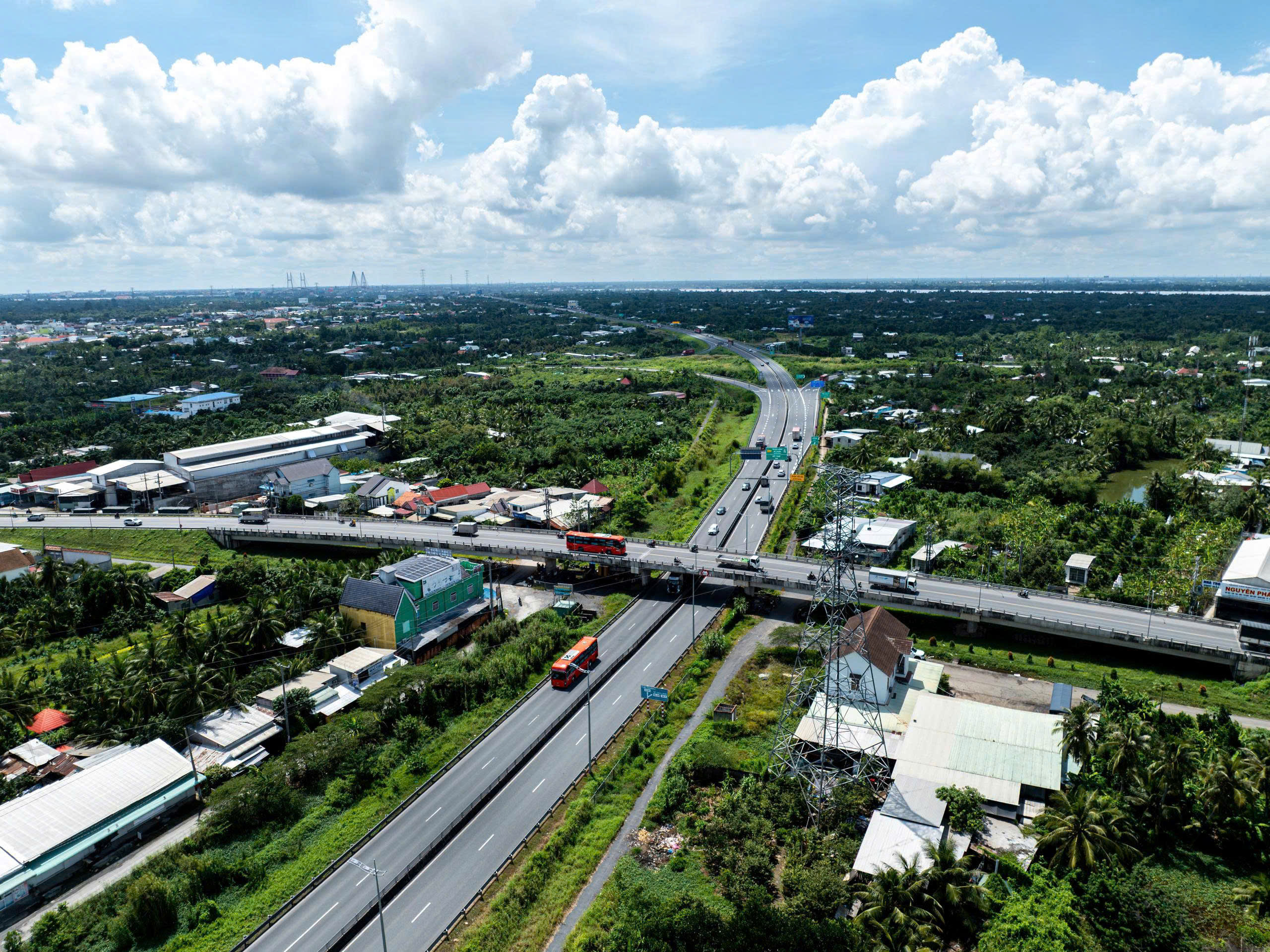 Thiếu vật liệu, cao tốc TP.HCM - Trung Lương - Mỹ Thuận nguy cơ chậm tiến độ- Ảnh 1.