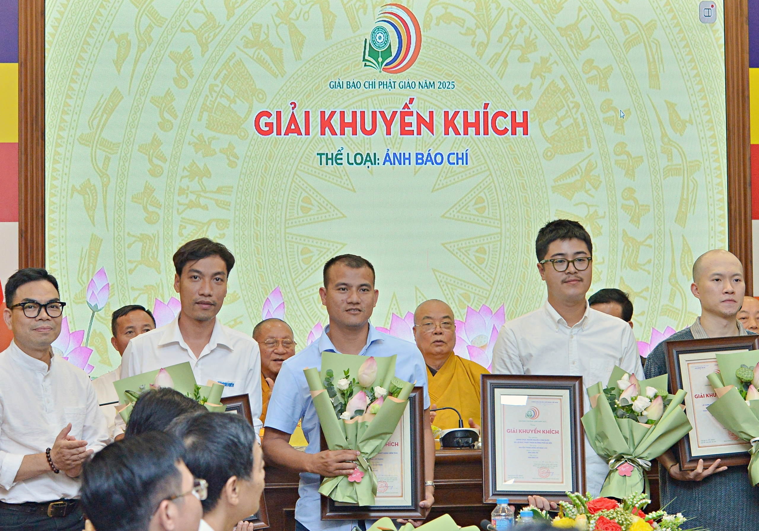 Báo Thanh Niên đoạt 2 giải báo chí Phật giáo toàn quốc năm 2025 - Ảnh 2.