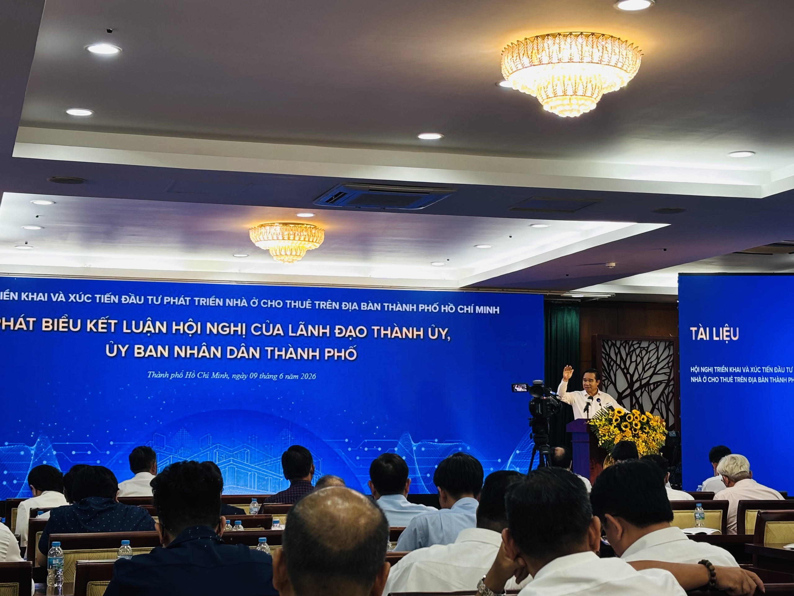'Người có nhu cầu không mua được nhà'- Ảnh 1. 'Người có nhu cầu không mua được nhà'- Ảnh 1.
