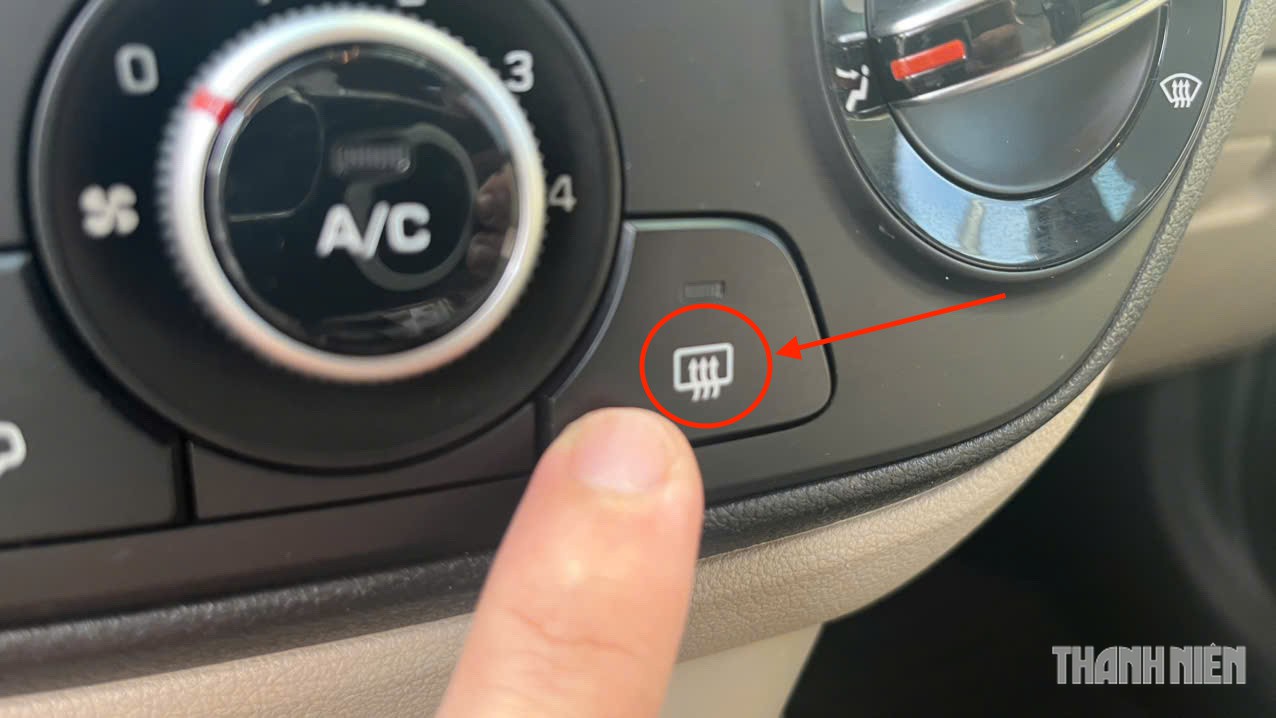 Giải mã 2 nút bấm nhiều người không hiểu ý nghĩa trên ô tô - Ảnh 1.