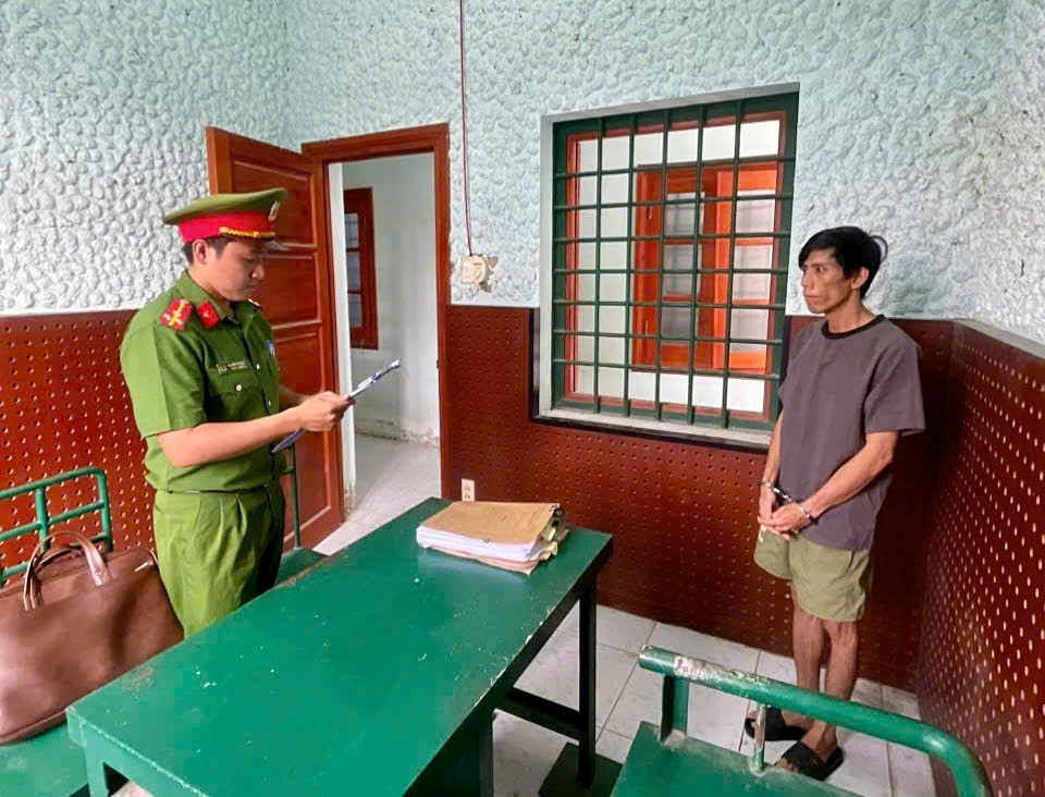 Bắt nghi phạm trộm tiền, vàng trị giá hàng tỉ đồng của 'vợ hờ' - Ảnh 1. Bắt nghi phạm trộm tiền, vàng trị giá hàng tỉ đồng của 'vợ hờ' - Ảnh 1.