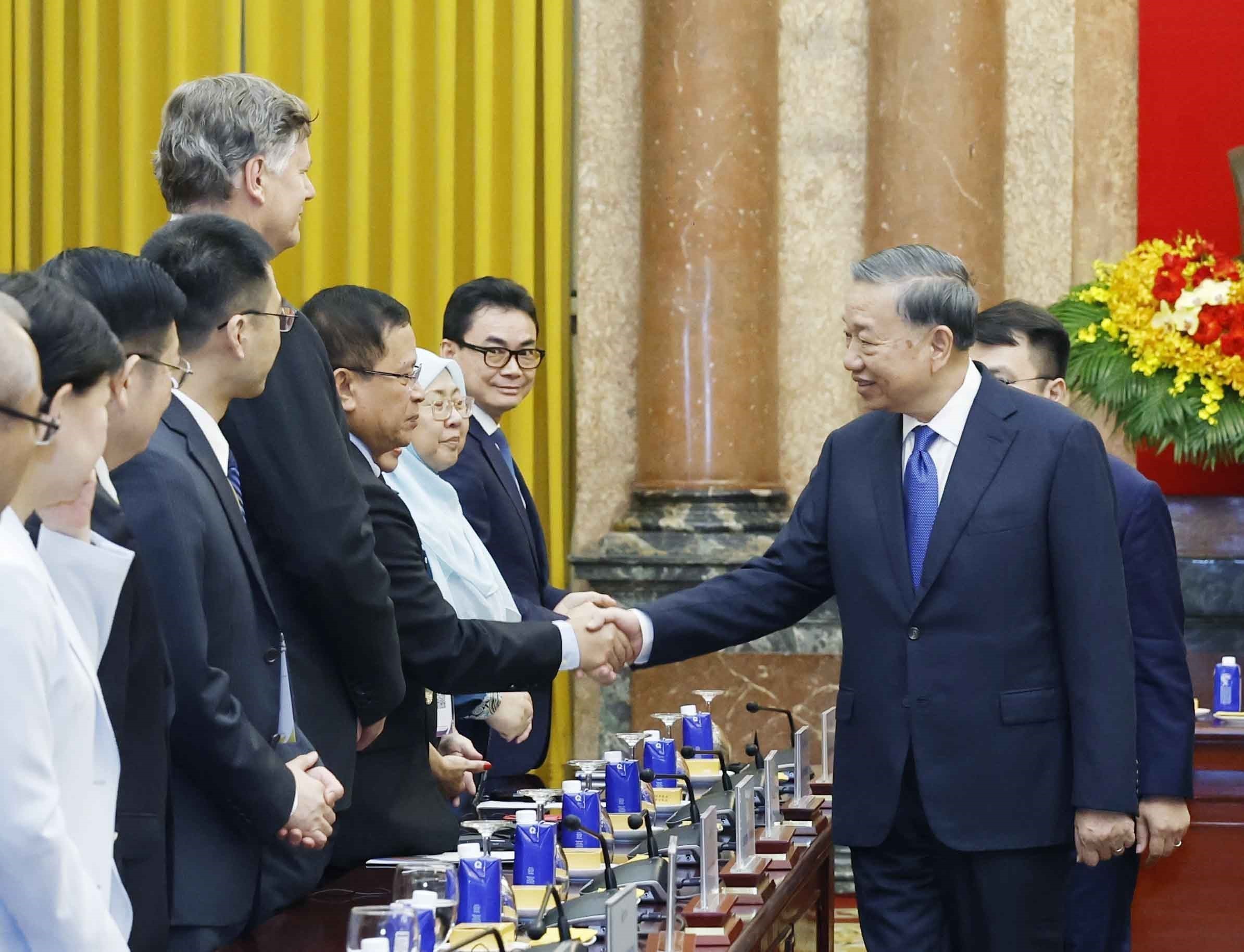 Tổng Bí thư, Chủ tịch nước tiếp đại biểu Diễn đàn Tương lai ASEAN - Ảnh 1.
