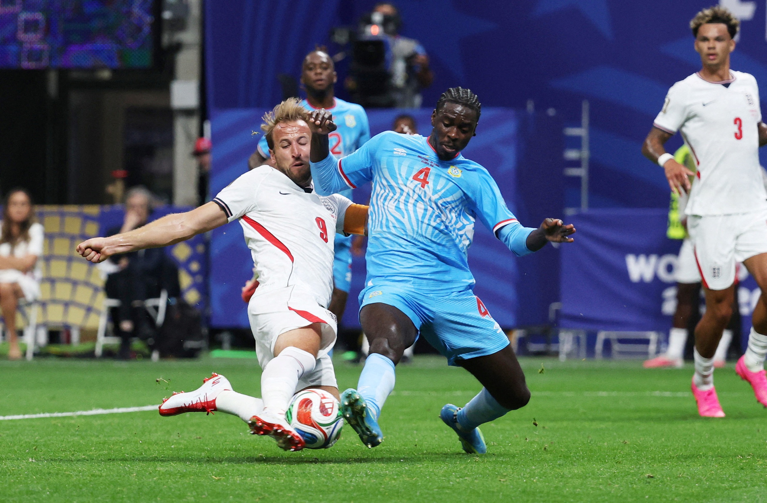 Harry Kane thể hiện đẳng cấp siêu sao, đẩy cuộc đua Vua phá lưới lên cao trào- Ảnh 1.