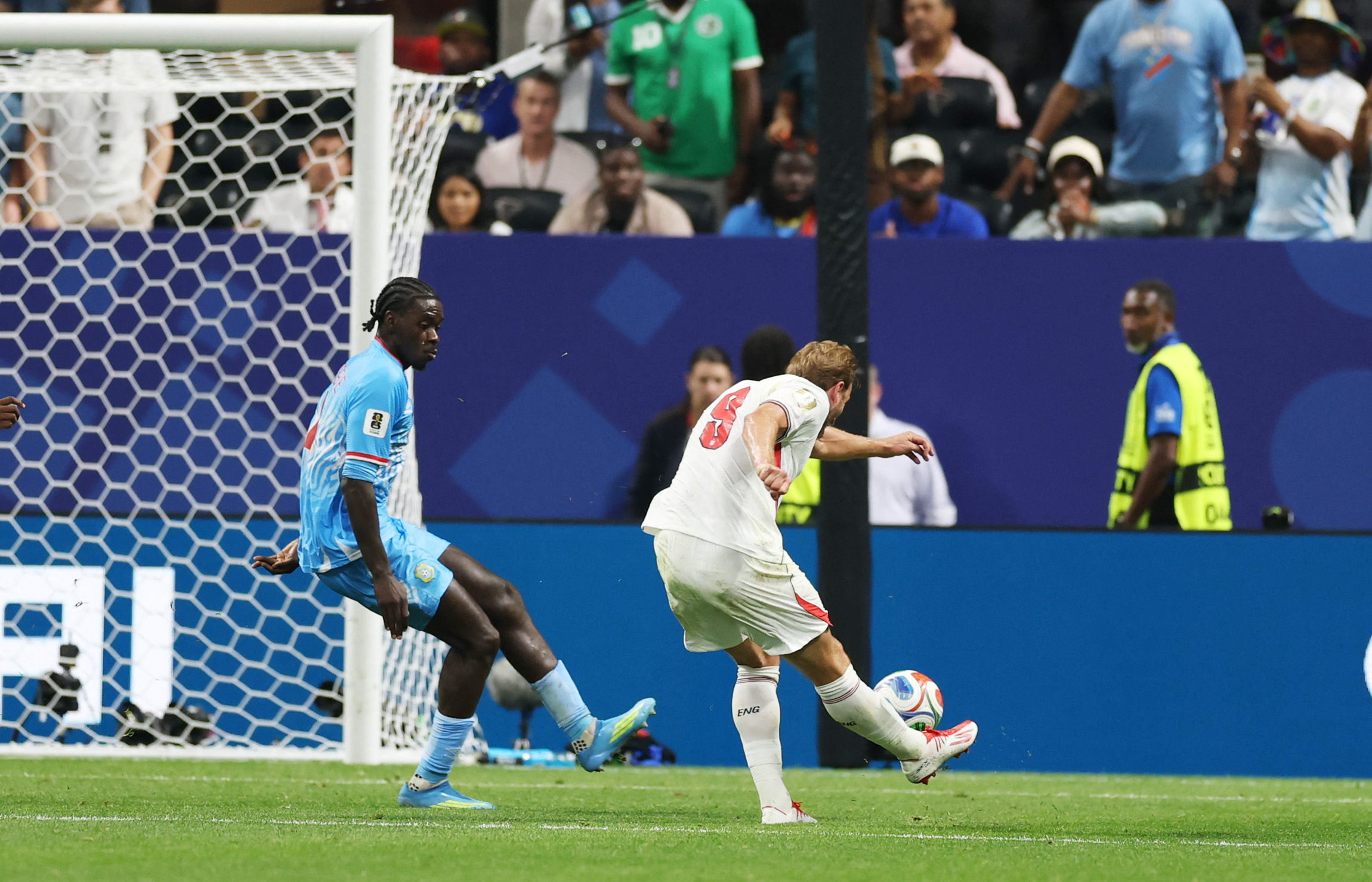 Harry Kane thể hiện đẳng cấp siêu sao, đẩy cuộc đua Vua phá lưới lên cao trào- Ảnh 5.