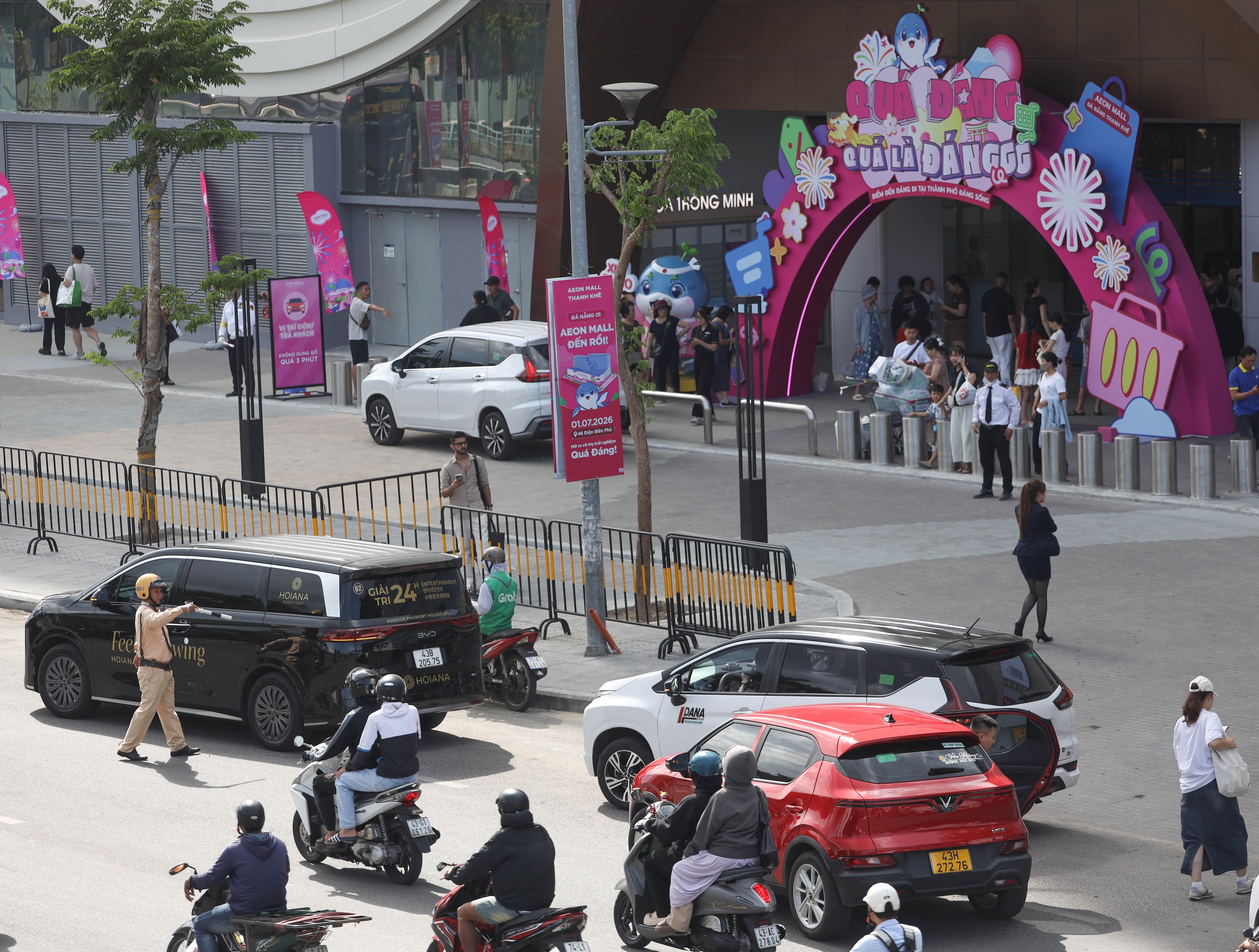 Ng&agrave;y đầu AEON Đ&agrave; Nẵng mở cửa, người d&acirc;n bức x&uacute;c v&igrave; kẹt xe trước hầm chui- Ảnh 5.