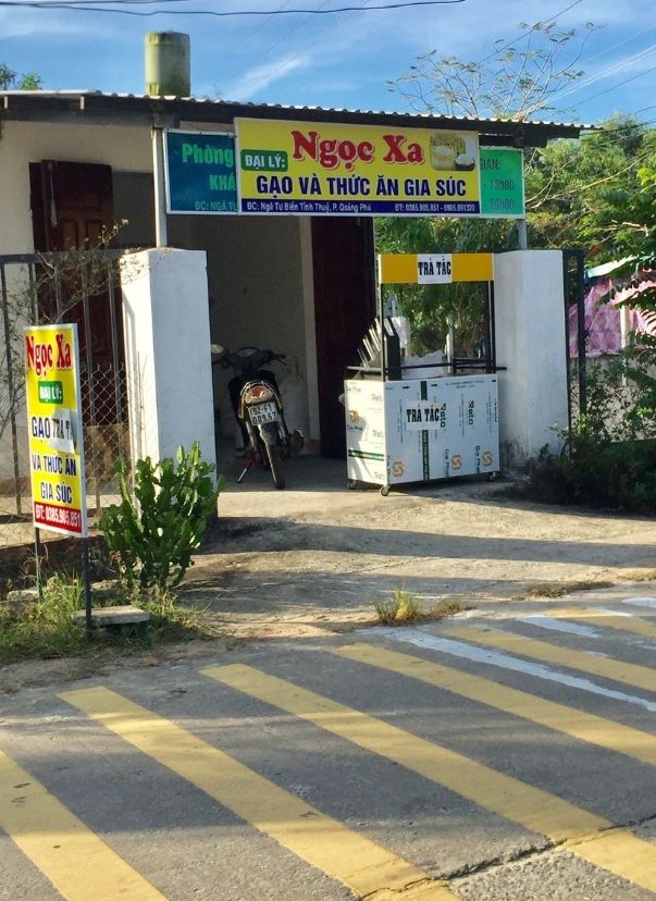 B&agrave;i ch&ograve;i v&agrave; cửa h&agrave;ng thức ăn gia s&uacute;c - Ảnh 4.