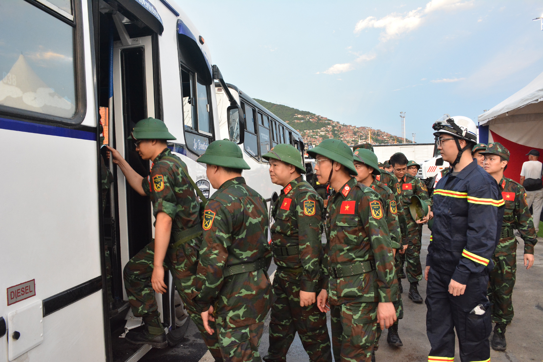 Việt Nam tích cực tìm kiếm nạn nhân động đất tại Venezuela   - Ảnh 1.