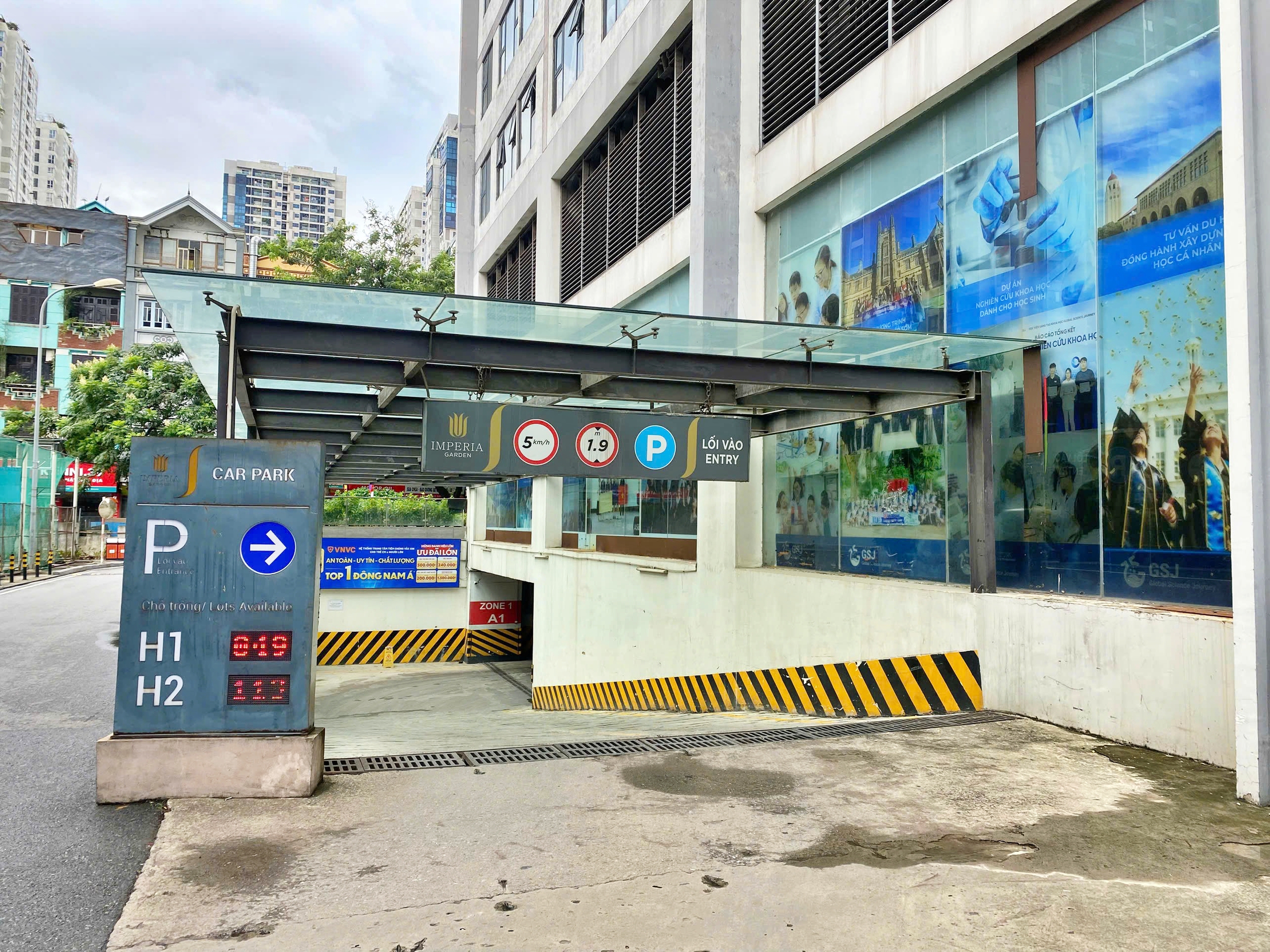 Cư dân chung cư Imperia Garden 'kêu trời' vì rác thải ngập ngụa dưới tầng hầm- Ảnh 1.